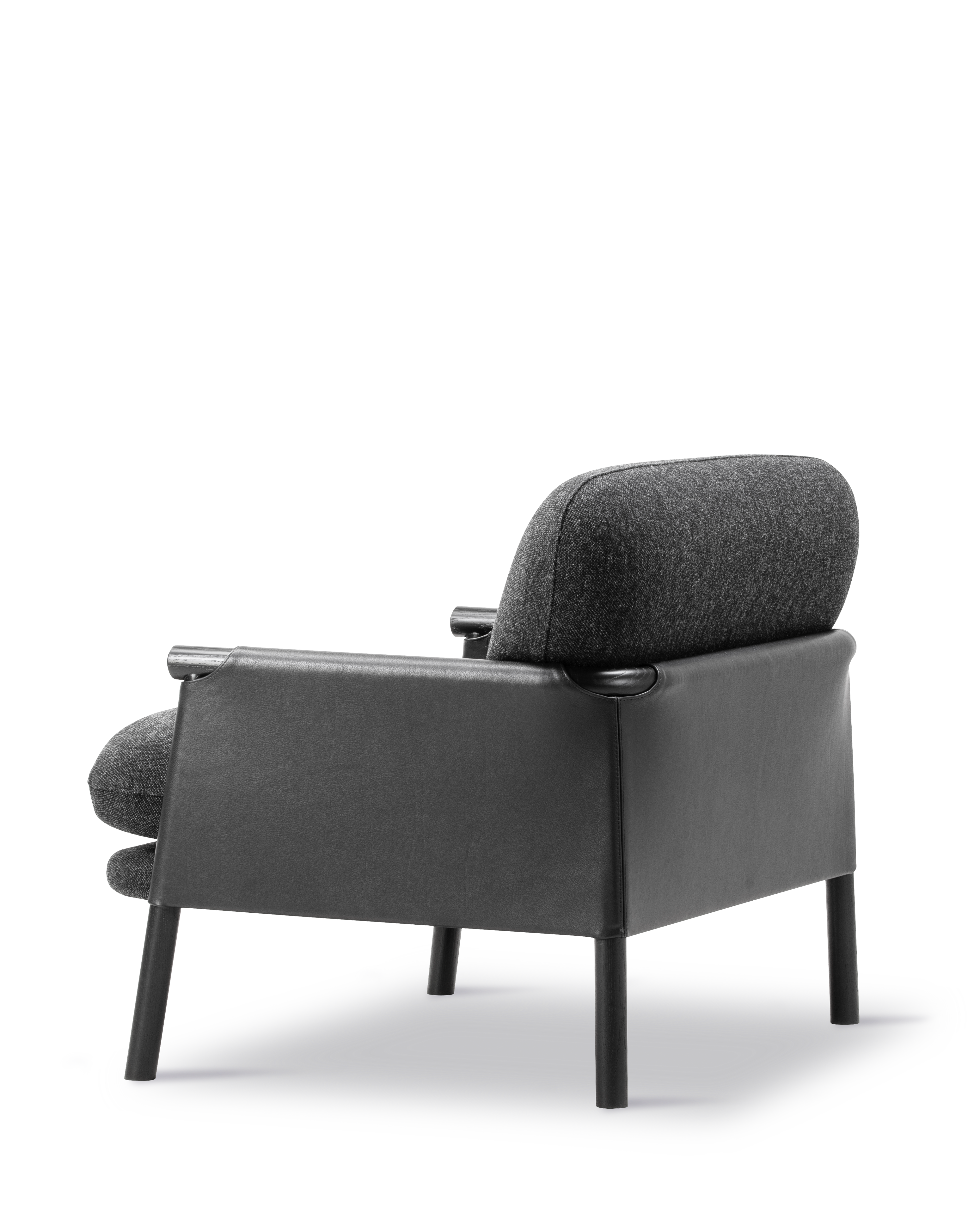 Savannah Lounge Chair - Leather 98 Max / Hallingdal 180 / Black lacquered oak