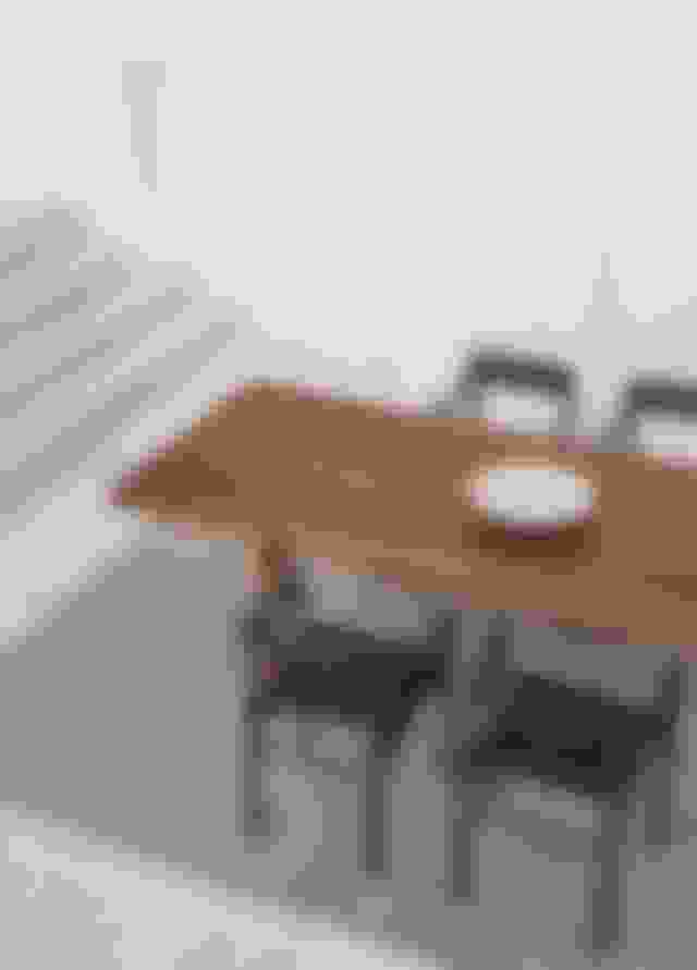 FF_2021_PostTable_PostChair_Locus8215_q4pdrx.jpg