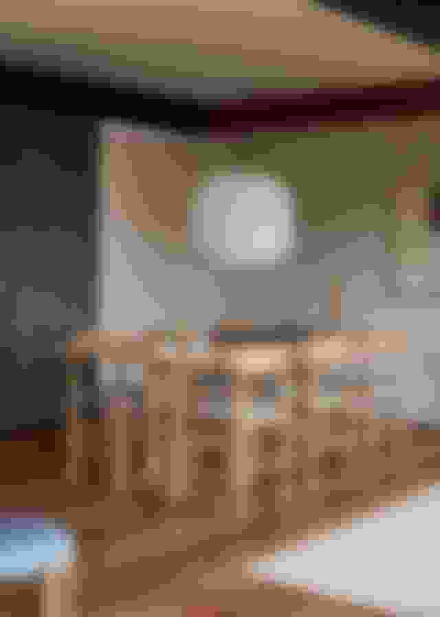 J39Upholstered_OaklightoilNaturalCanvas_C18OakLightOil_PioneerMoireeKvadrat.jpg