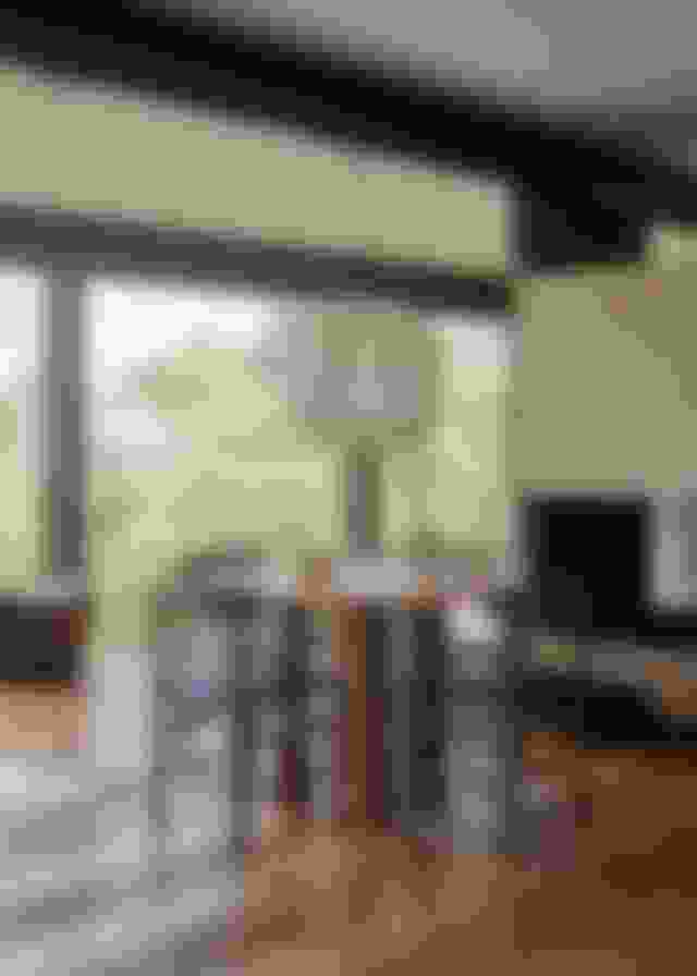 J39Upholstered_WalnutLeatherOmniDarkBrown_IsletsOak_GallerystoolWalnut.jpg