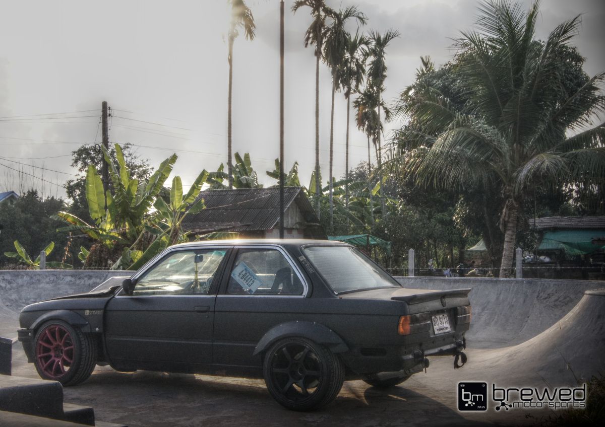 1988 BMW E30 - image 4