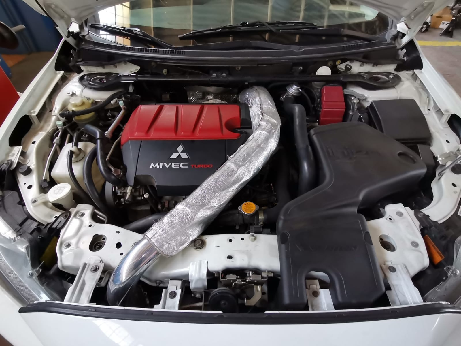 2010 Mitsubishi Lancer EVO X GSR - image 3