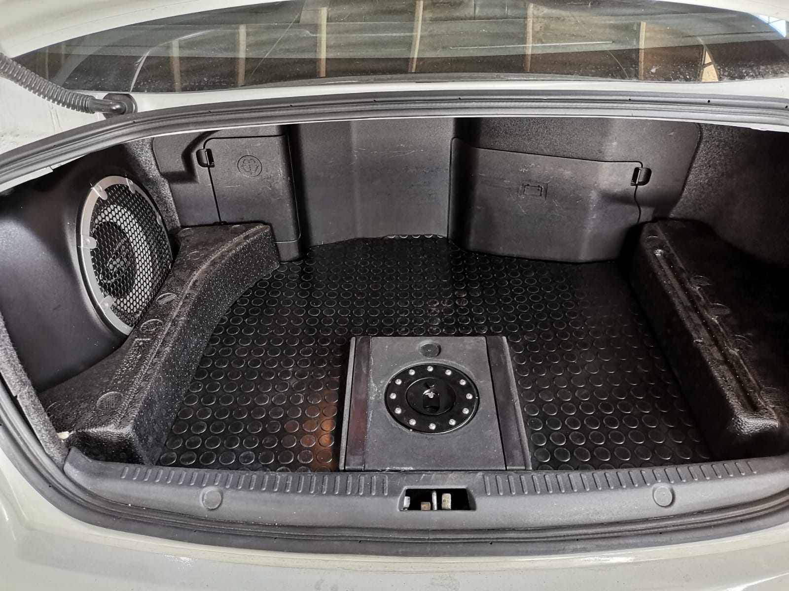 2010 Mitsubishi Lancer EVO X GSR - image 2