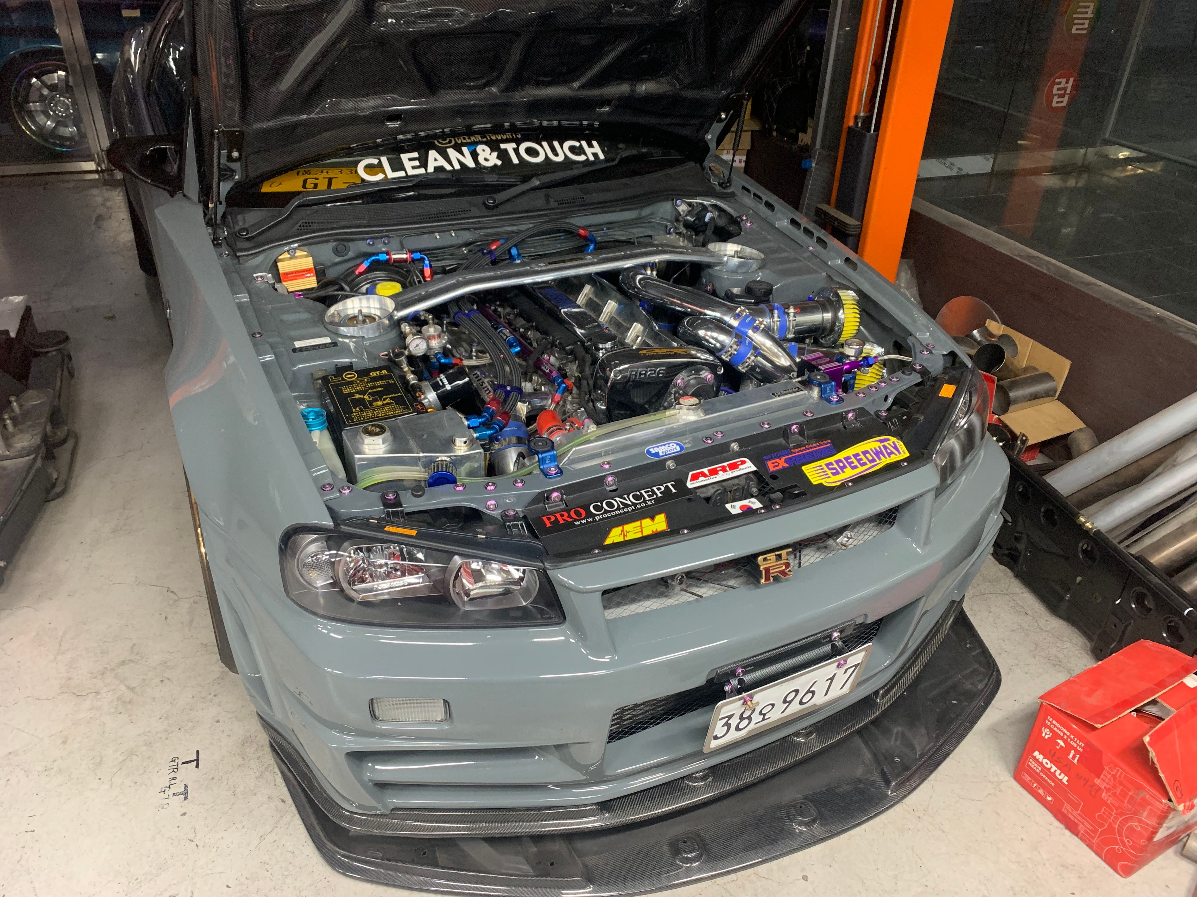 2001 Nissan R34 - image 2