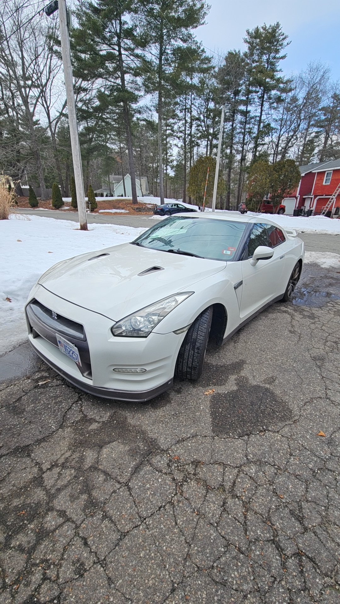 2013 Nissan GT-R - image 2