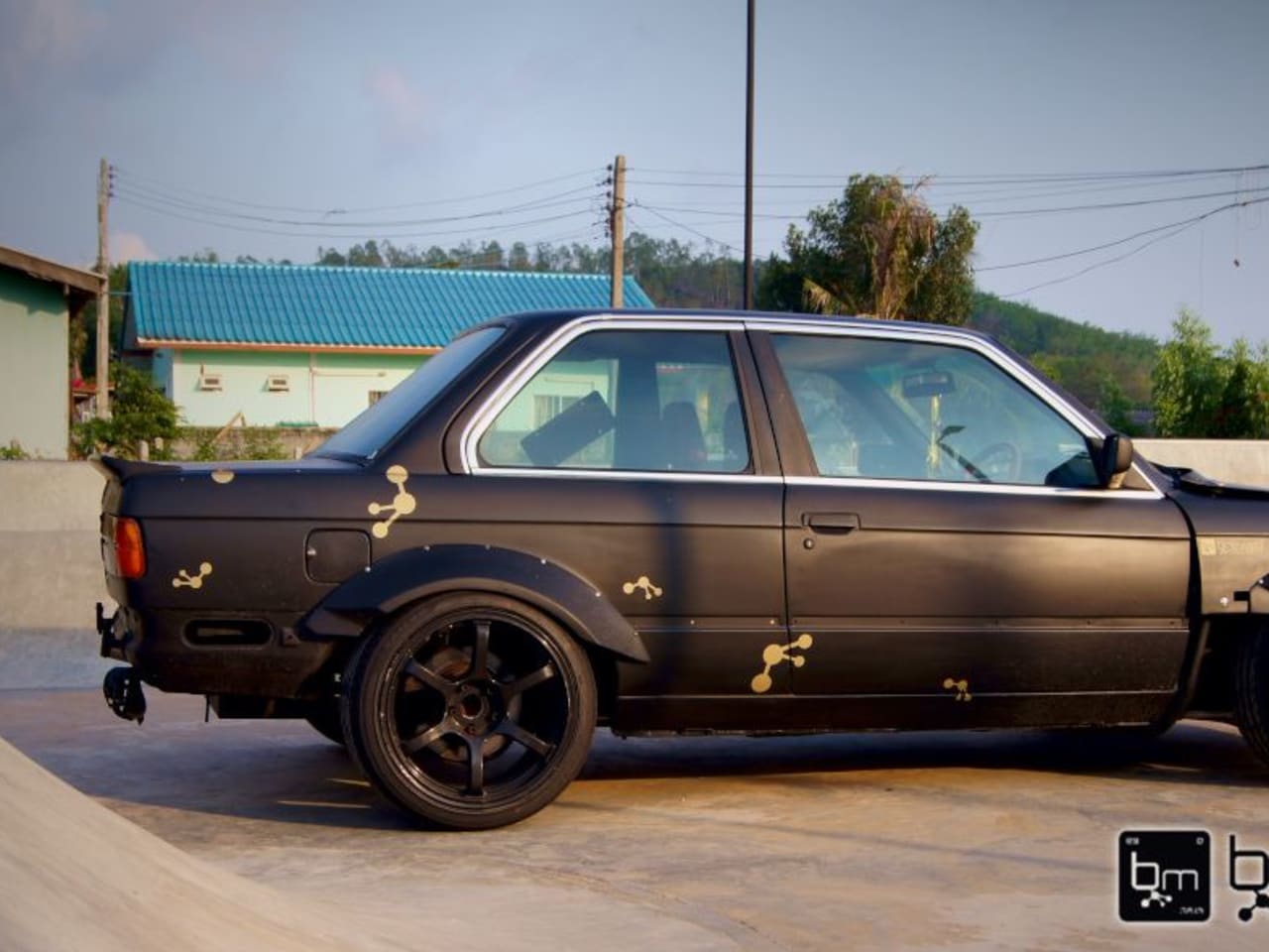 1988 BMW E30 - image 3