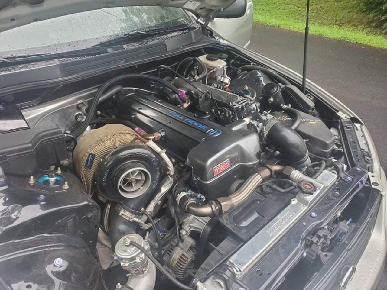 2004 Lexus IS300 - image 2
