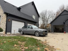 1989 BMW e30 - image 1