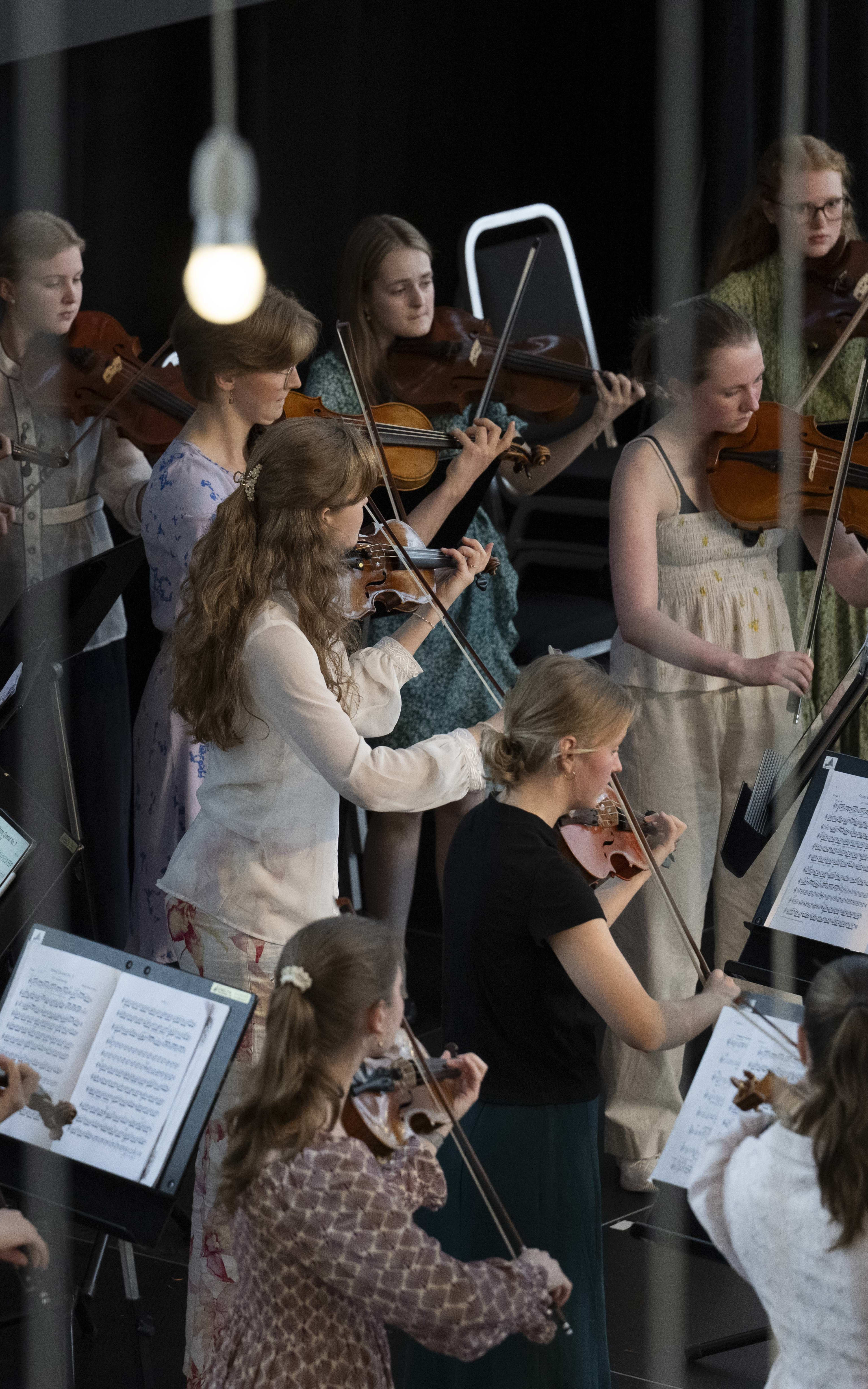 Camerata Bergen m Leif Ove Andsnes. Foto: Thor Brødreskift