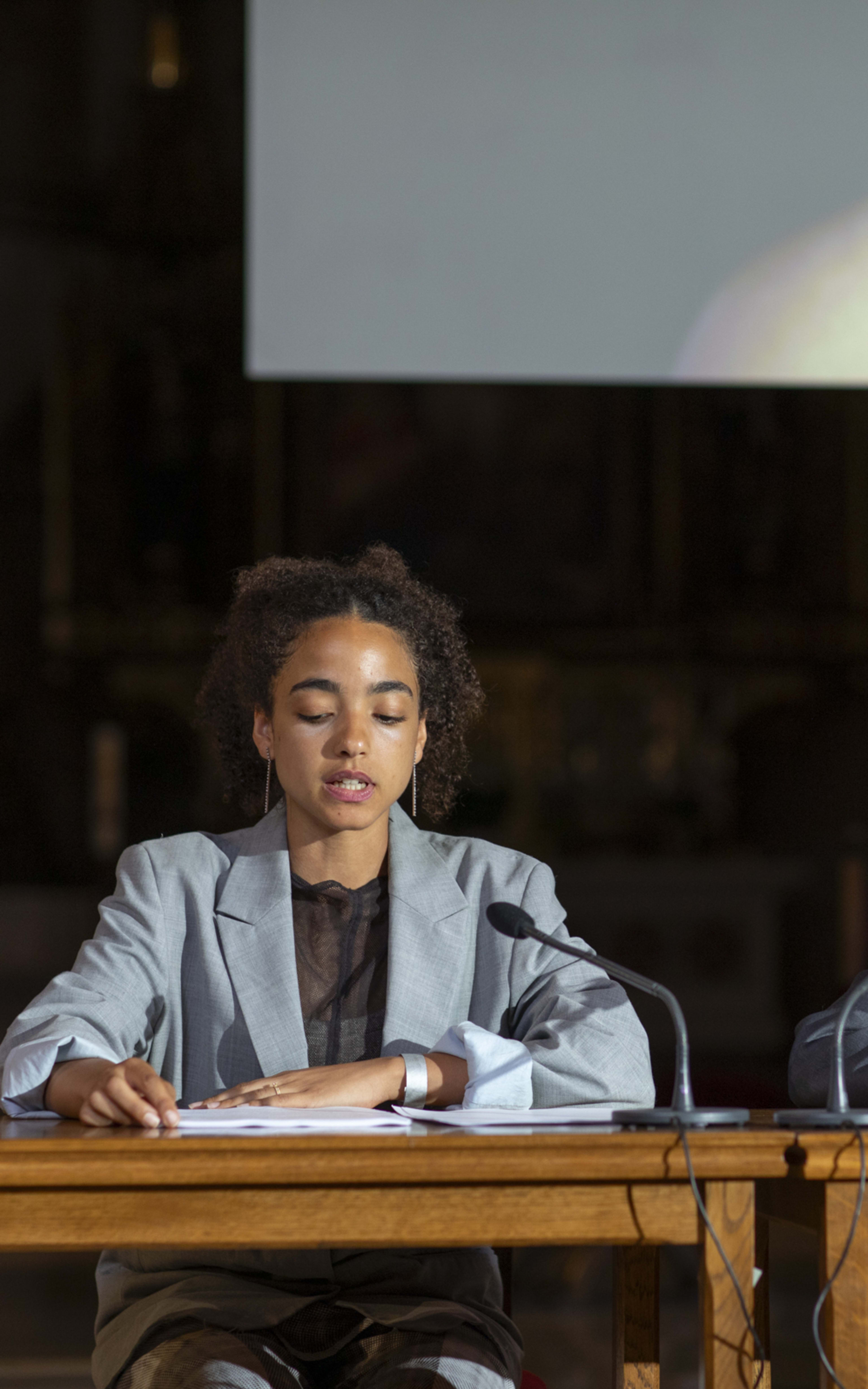 Forestillingsbilde fra oppsetning i Wien av Prozess Pelicot. Foto: Nurith Wagner-Strauss