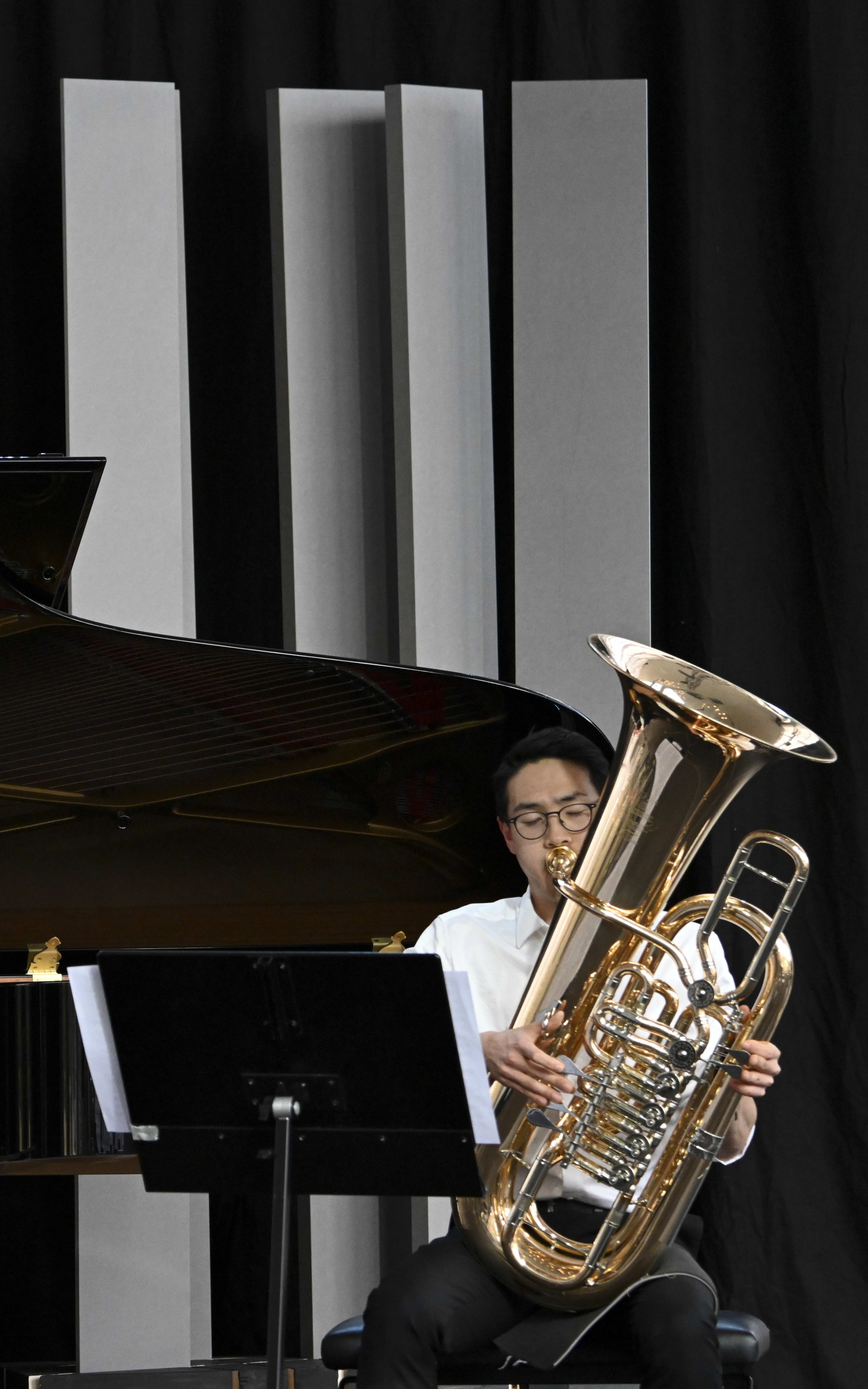 Stikk Innom Med Tubaist Niklas Kvenild. Foto: Thor Brødreskift