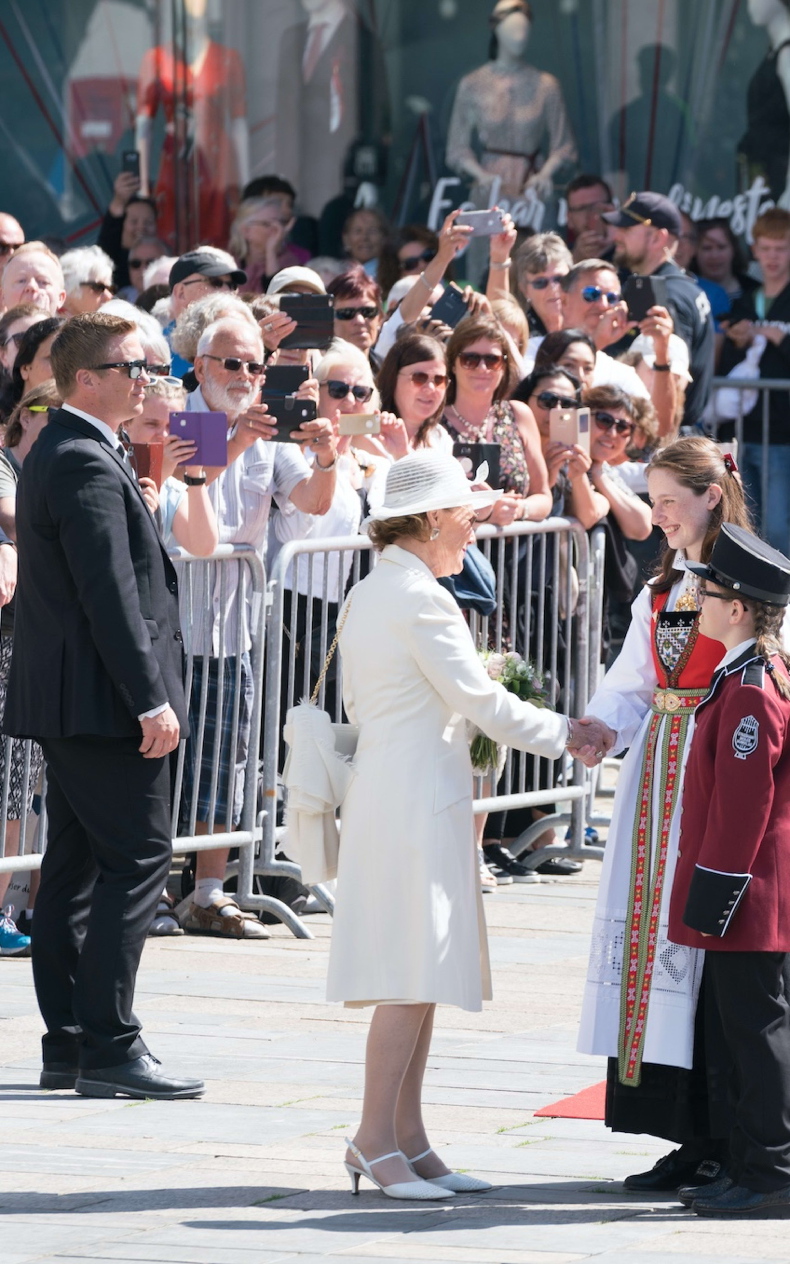 H.M. Dronning Sonja På Vei Til Festspillenes Åpningsseremoni I 2018. Foto: Thor Brødreskift.