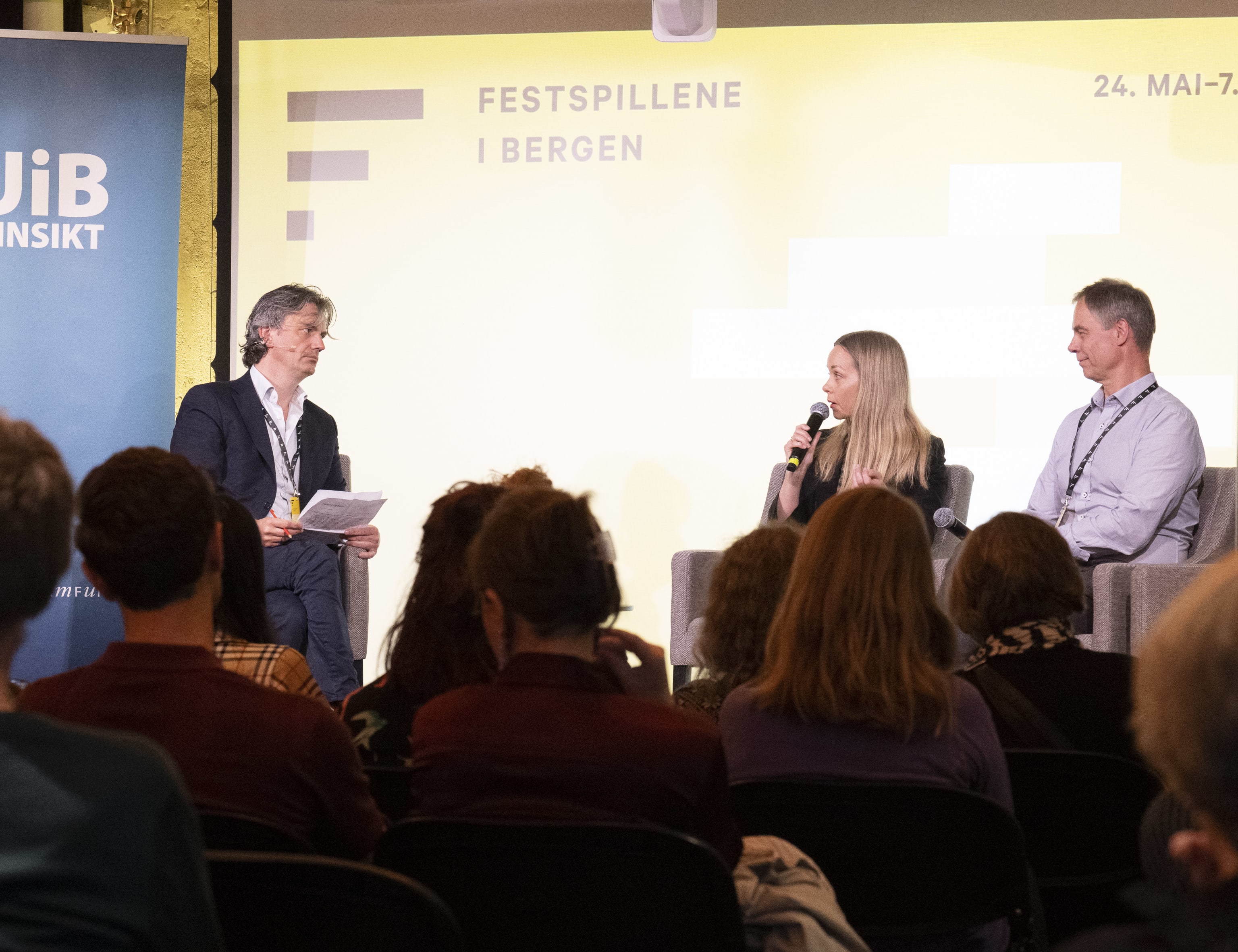 Folkene og byen. Foto: Thor Brødreskift