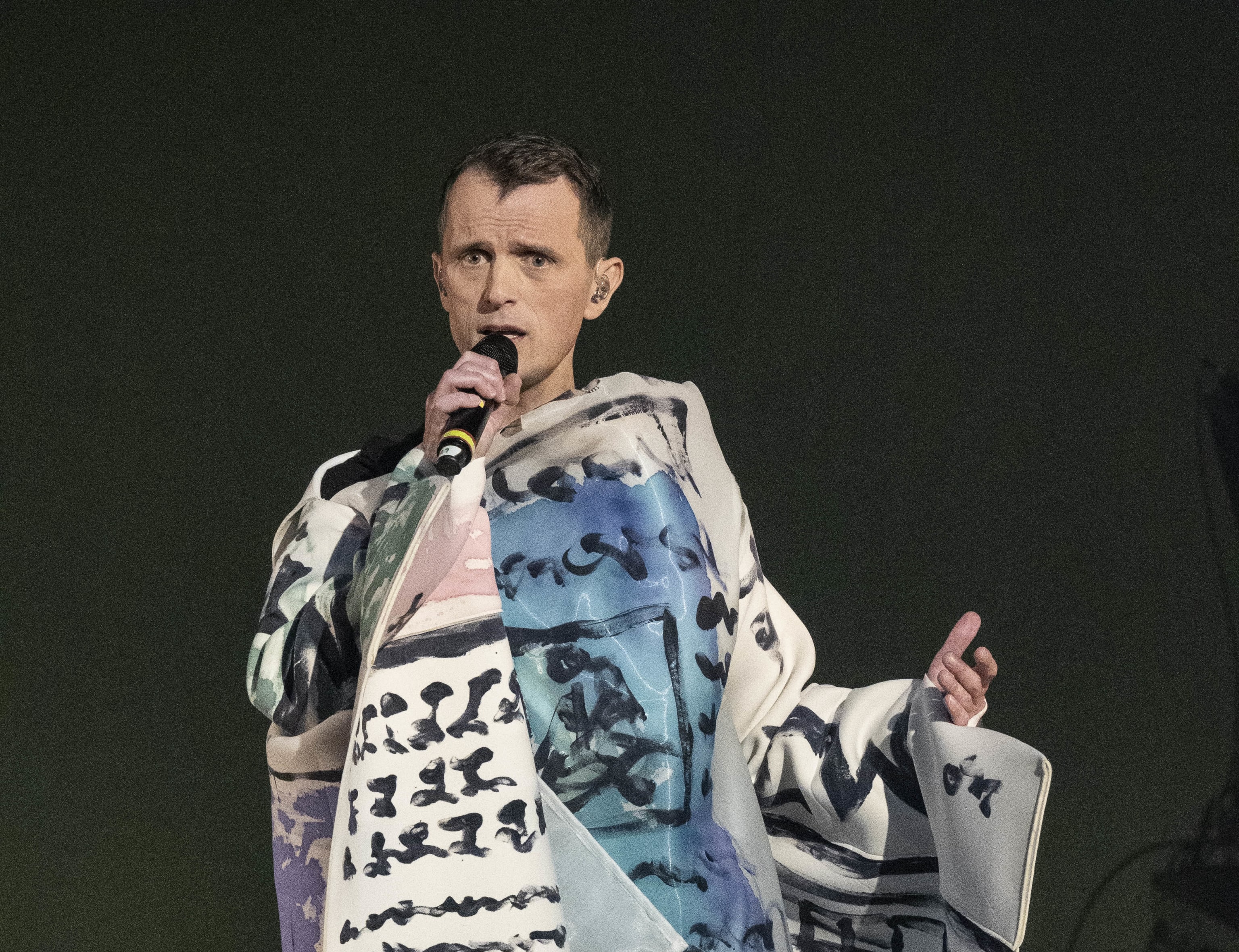 Nils Bech m/dansere fra Nasjonalballetten. Foto: Thor Brødreskift