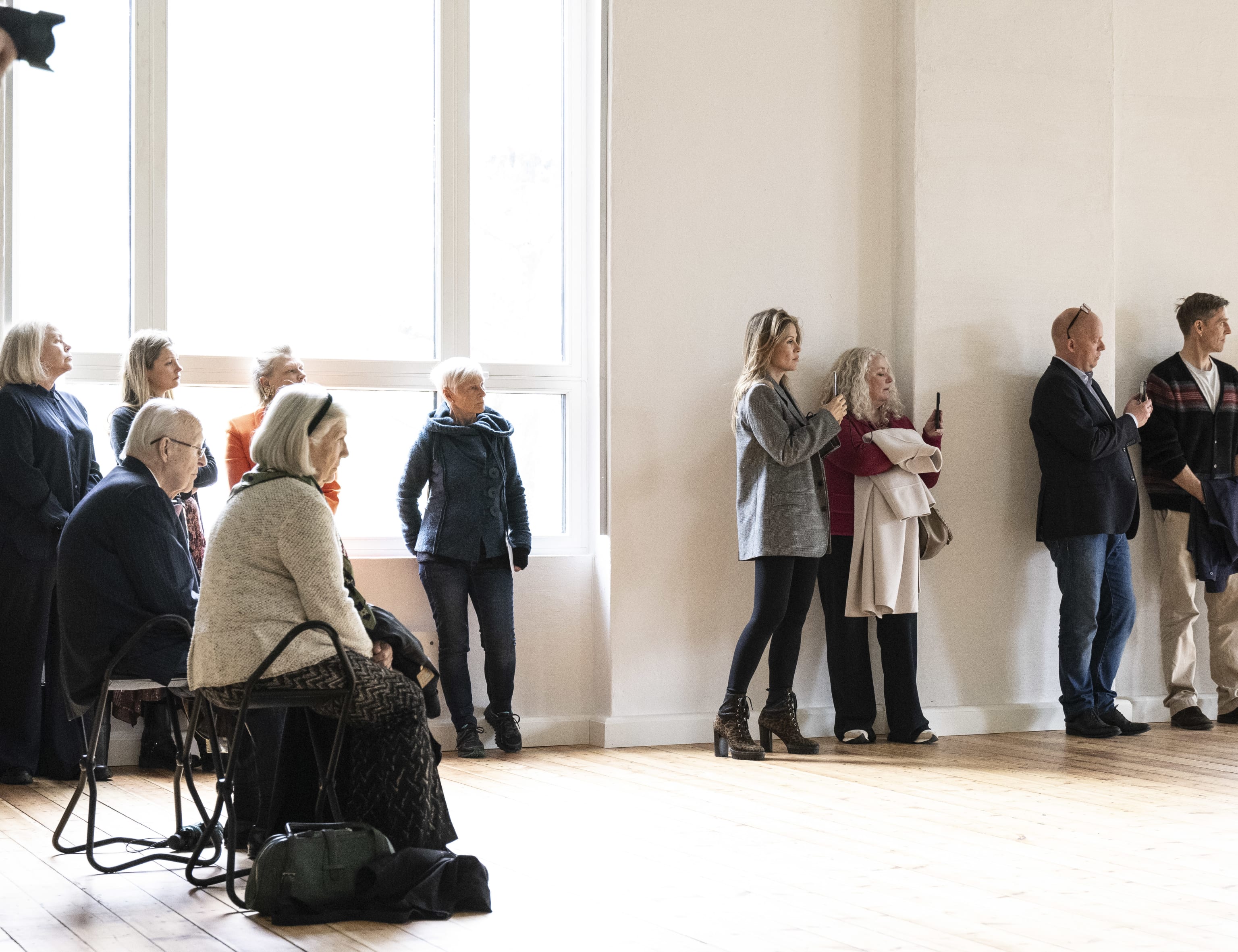 Nils Bech i Ida Ekblads utstilling. Foto: Thor Brødreskift