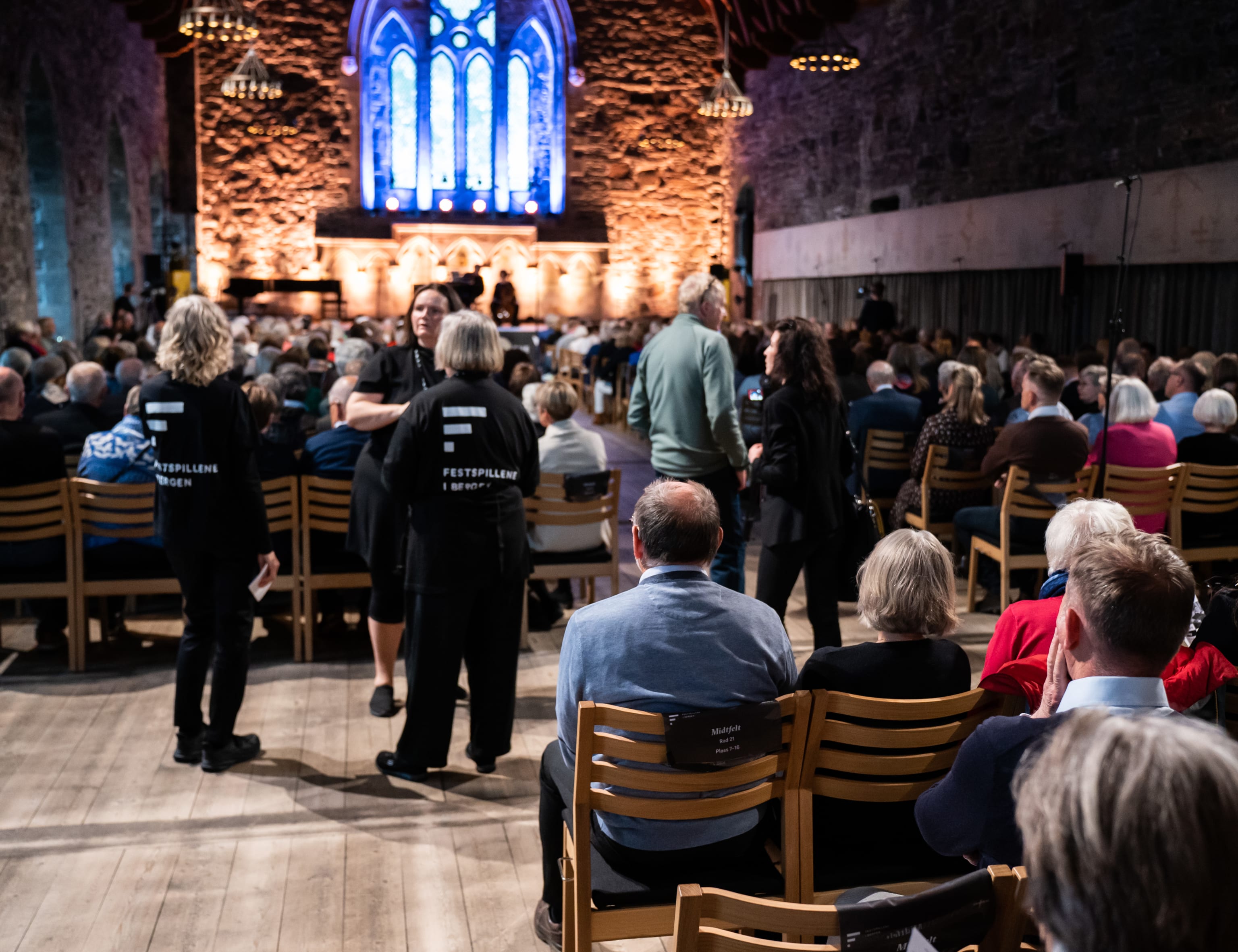 Solistkoret Ung i Lise Davidsens musikalske univers. Foto: Synne Sofi Bårdsdatter Bønes