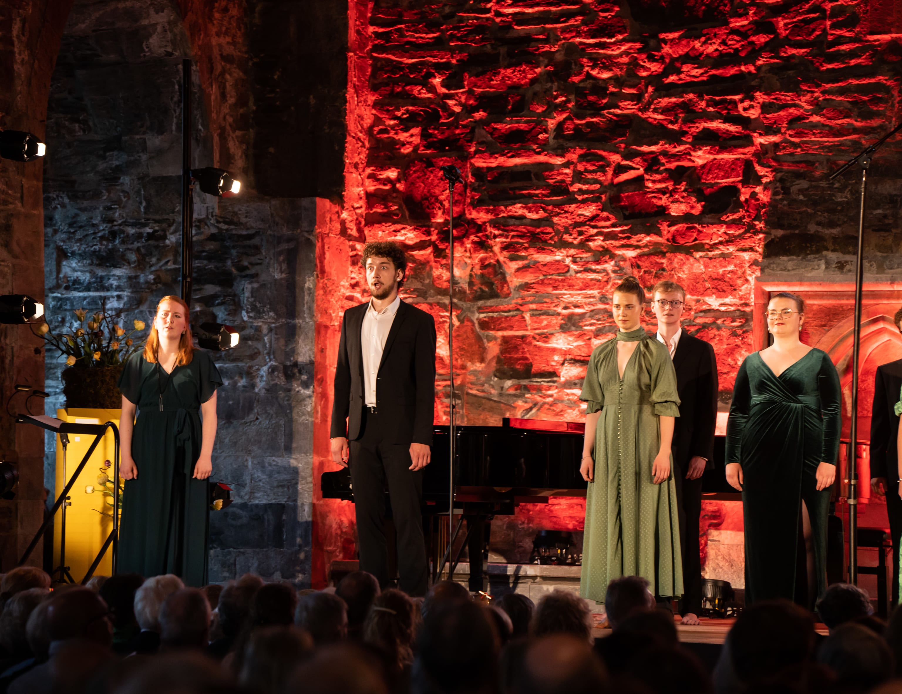 Solistkoret Ung i Lise Davidsens musikalske univers. Foto: Synne Sofi Bårdsdatter Bønes