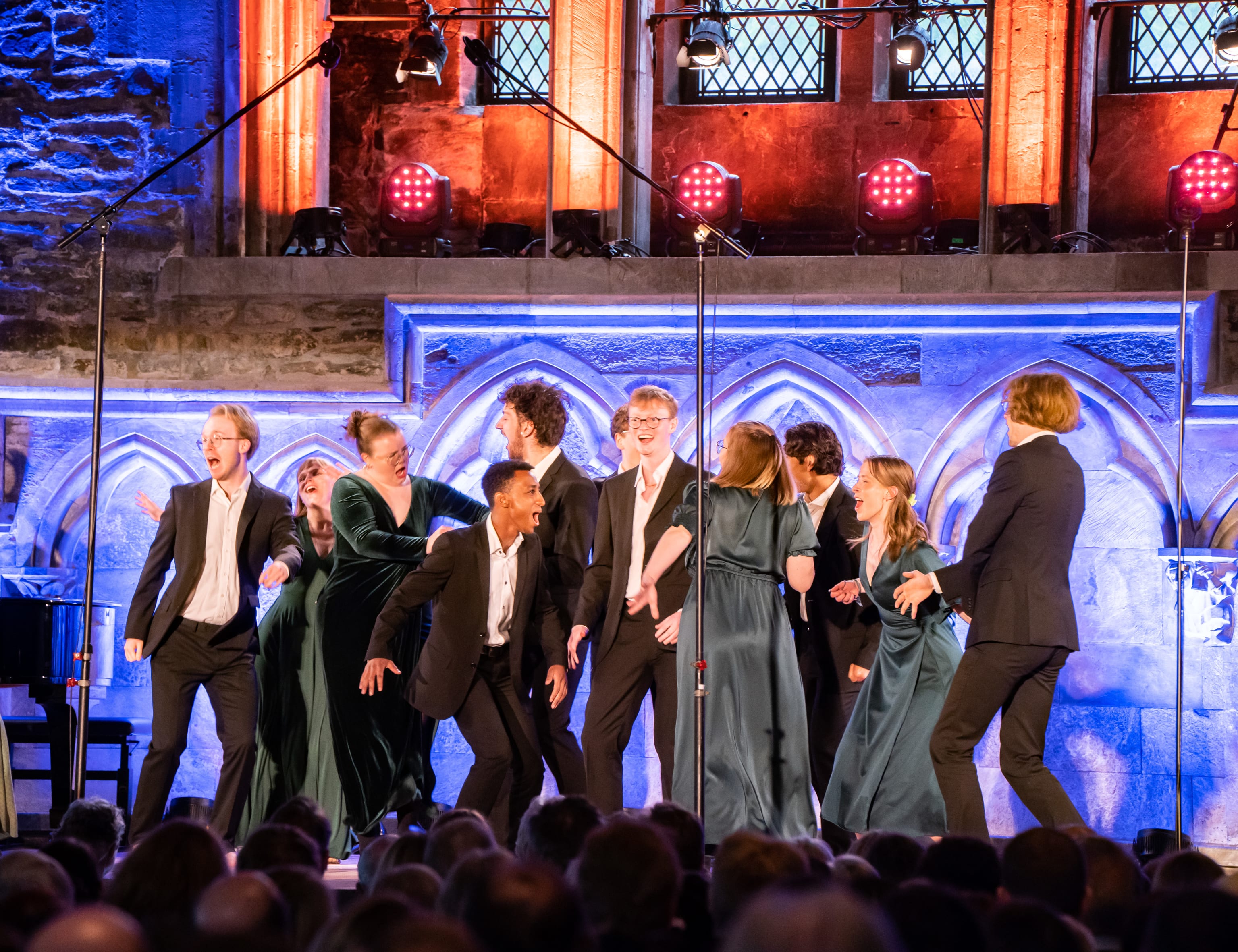 Solistkoret Ung i Lise Davidsens musikalske univers. Foto: Synne Sofi Bårdsdatter Bønes