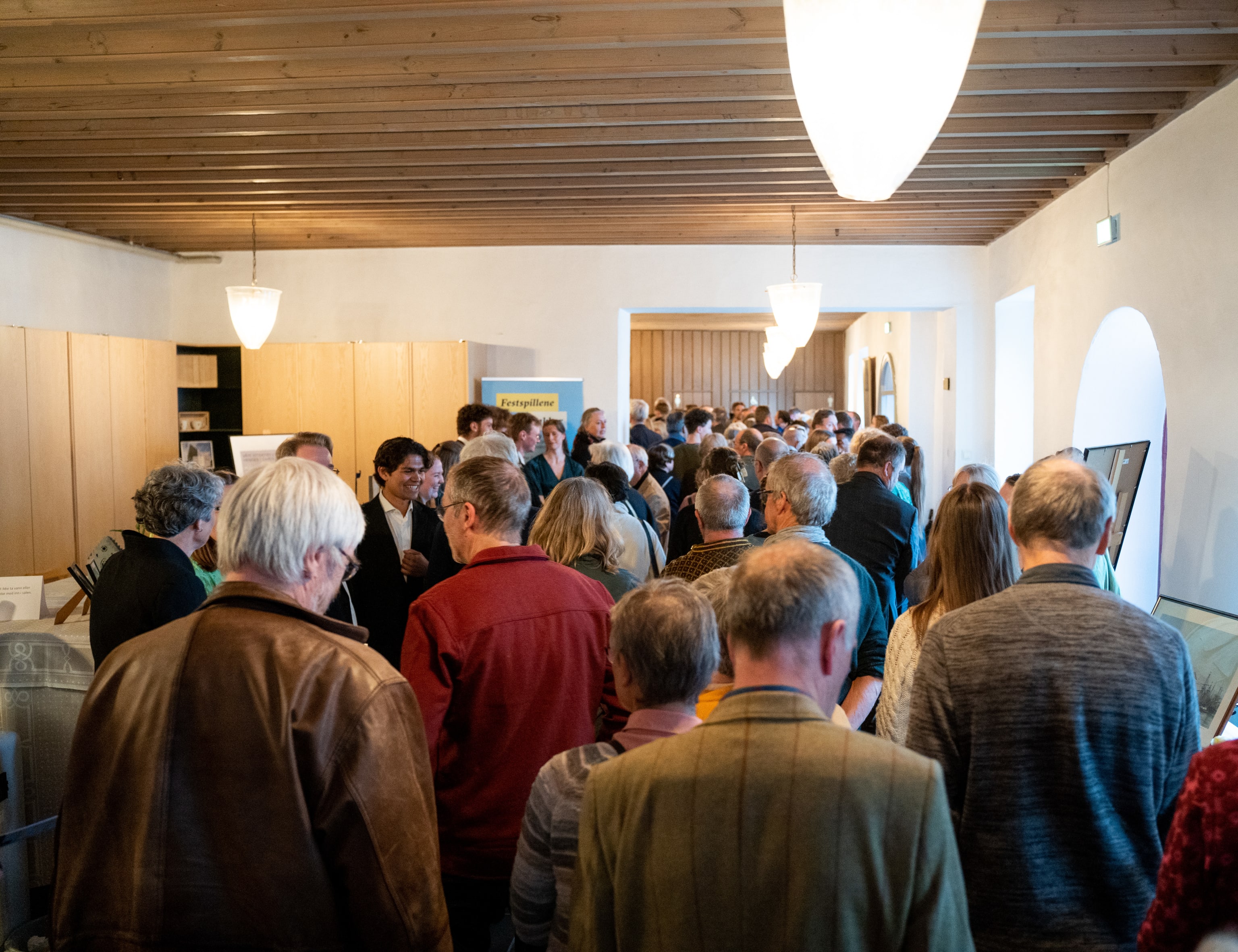 Solistkoret Ung i Lise Davidsens musikalske univers. Foto: Synne Sofi Bårdsdatter Bønes