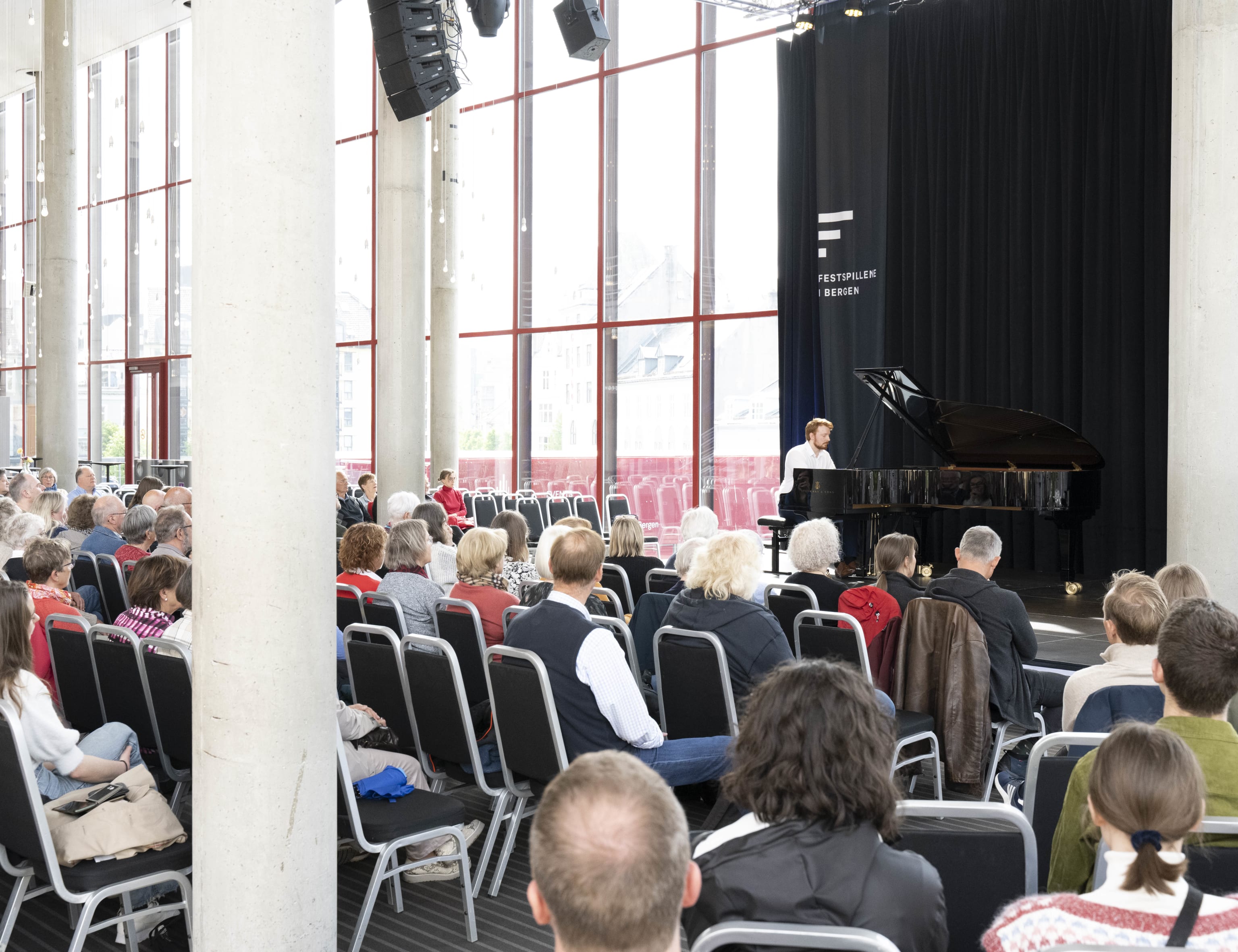Stikk innom. Foto: Thor Brødreskift