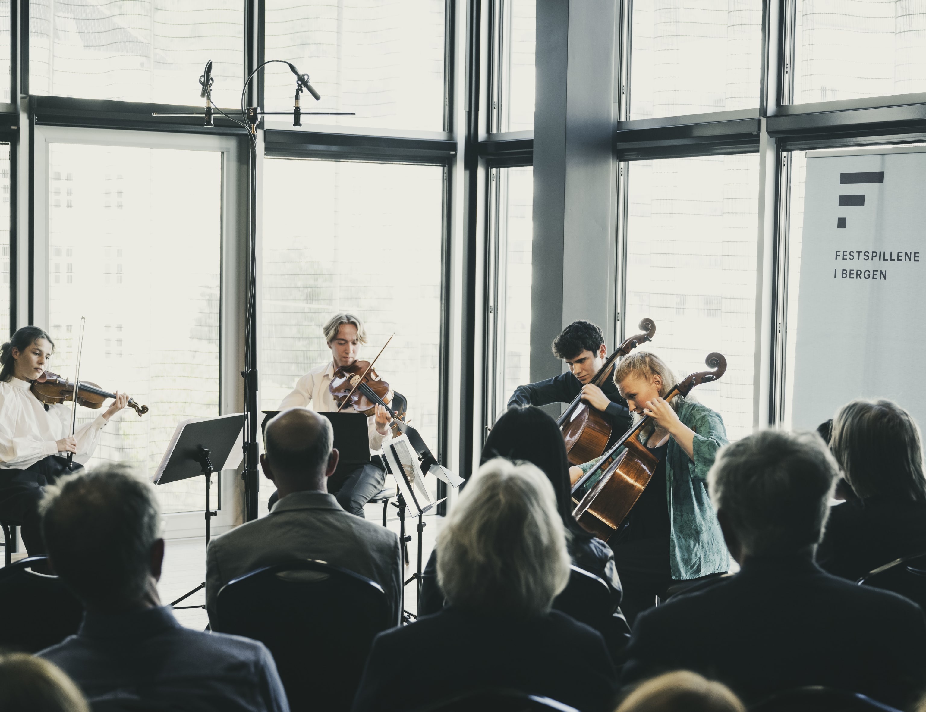 Amalie Stalheim m/unge strykere. Foto: Thor Brødreskift