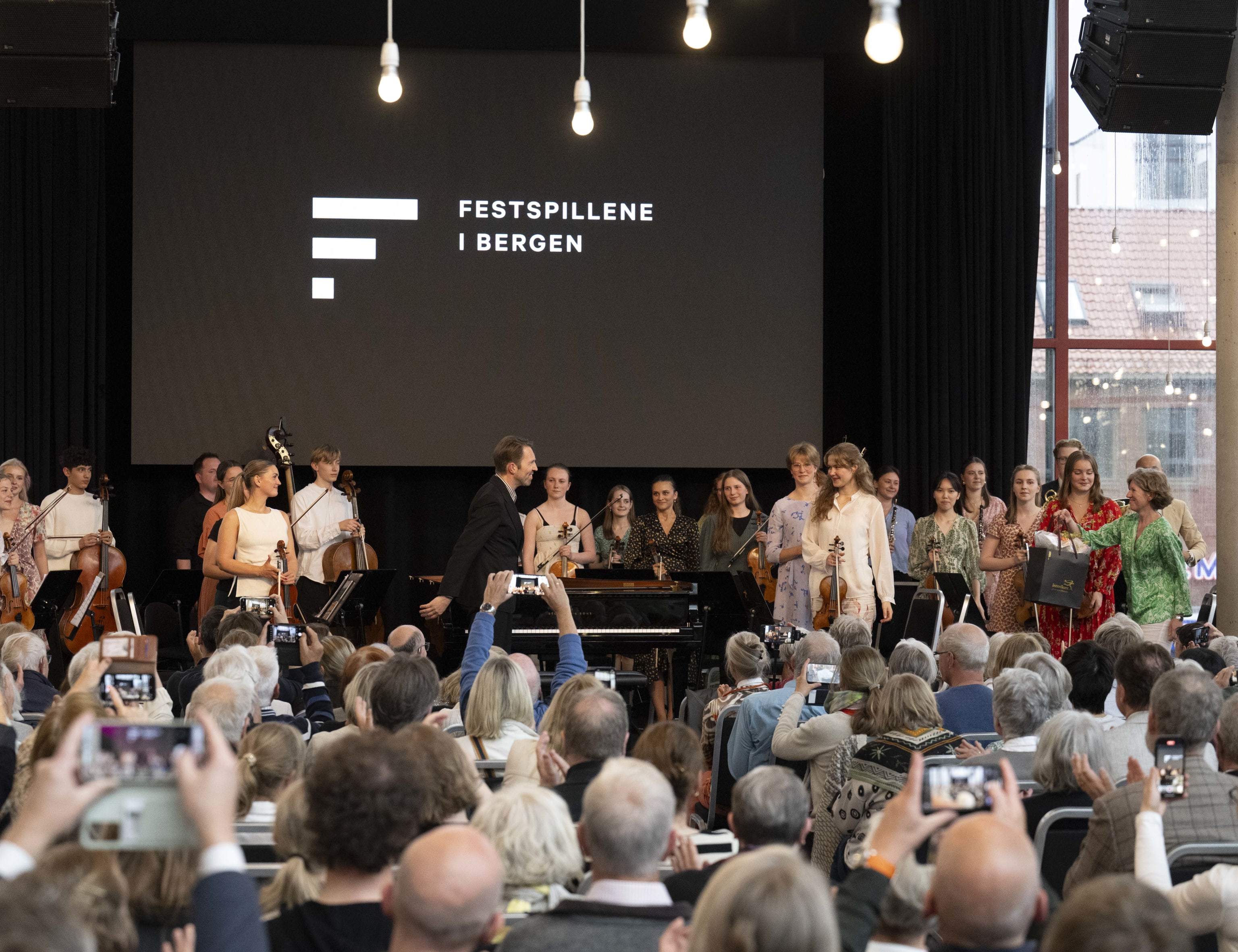 Camerata Bergen m Leif Ove Andsnes. Foto: Thor Brødreskift