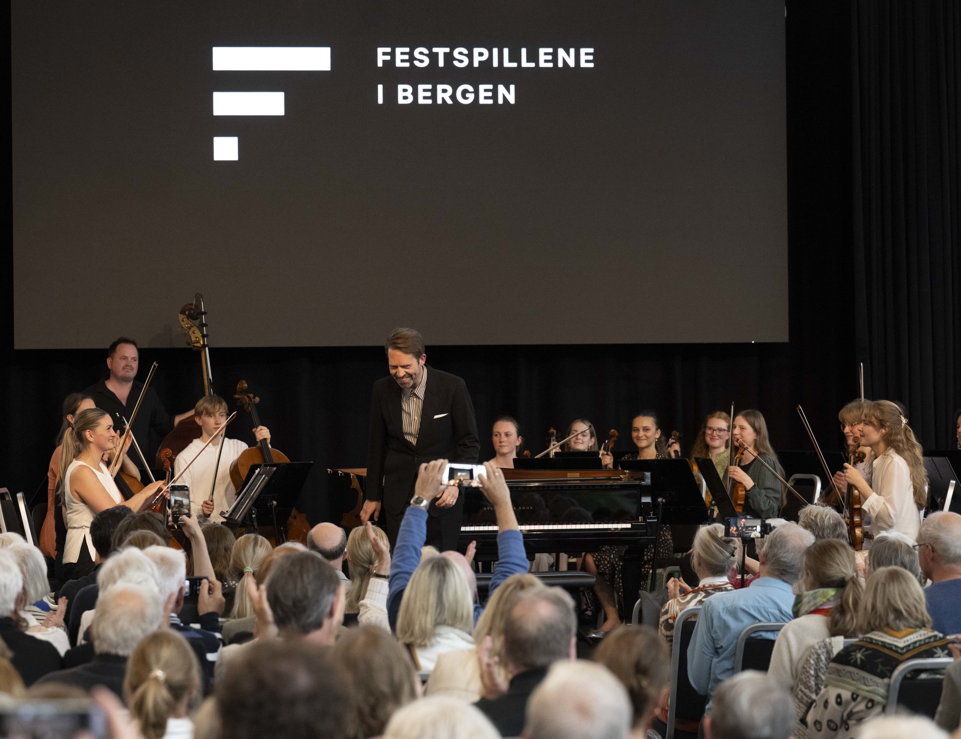 Camerata Bergen m Leif Ove Andsnes. Foto: Thor Brødreskift