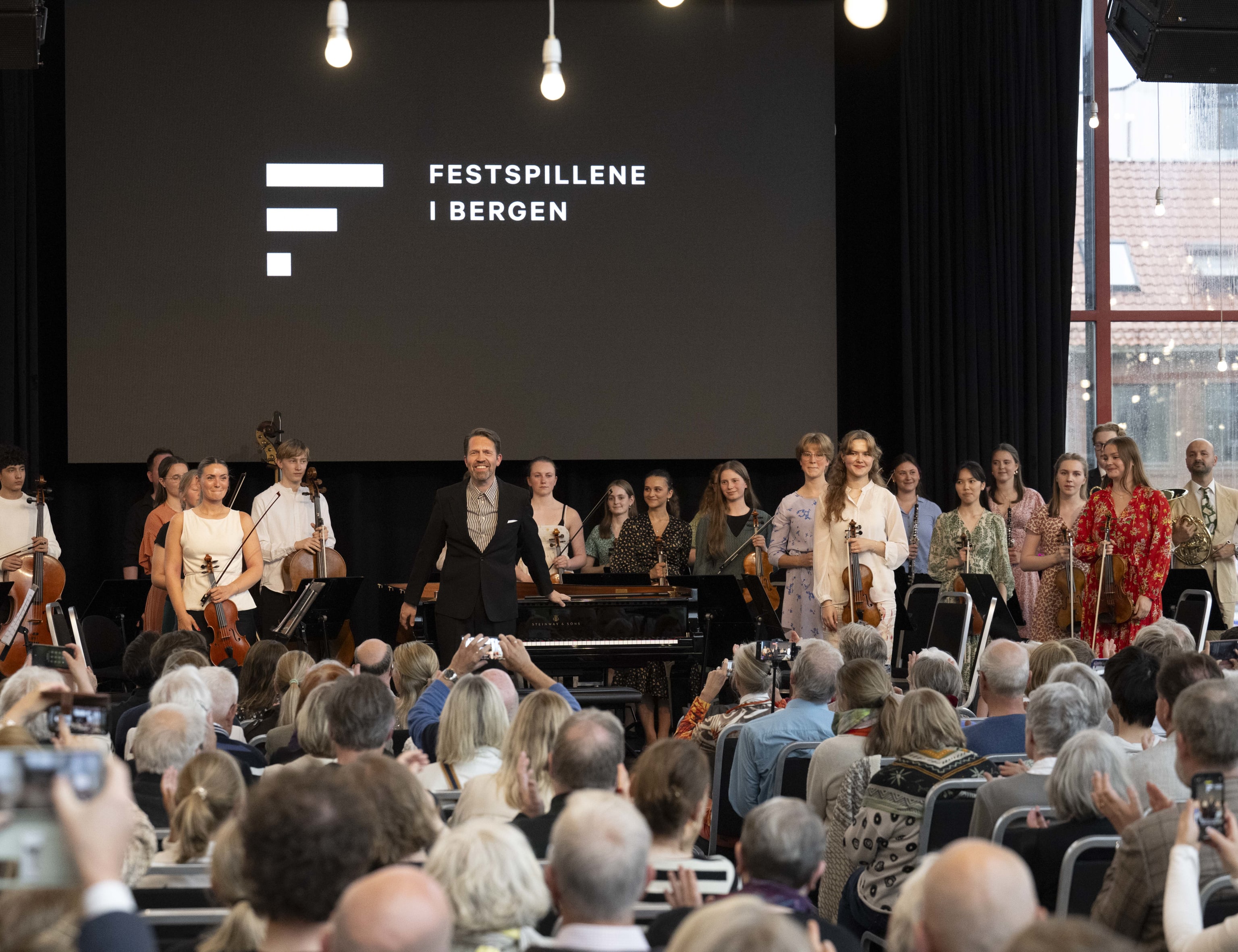 Camerata Bergen m Leif Ove Andsnes. Foto: Thor Brødreskift