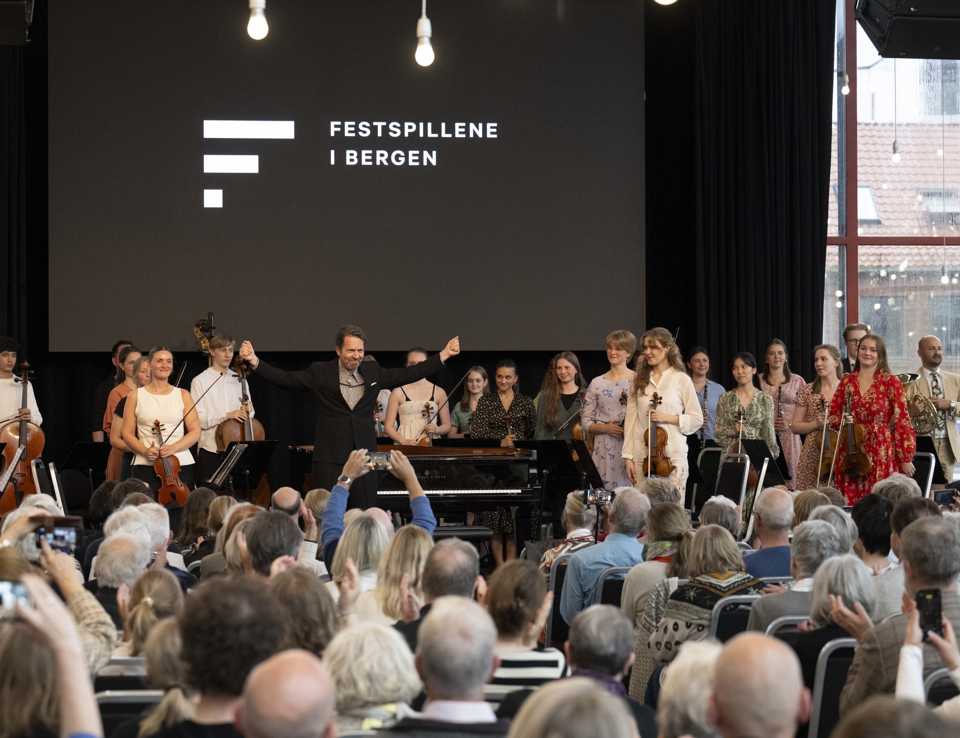 Camerata Bergen m Leif Ove Andsnes. Foto: Thor Brødreskift