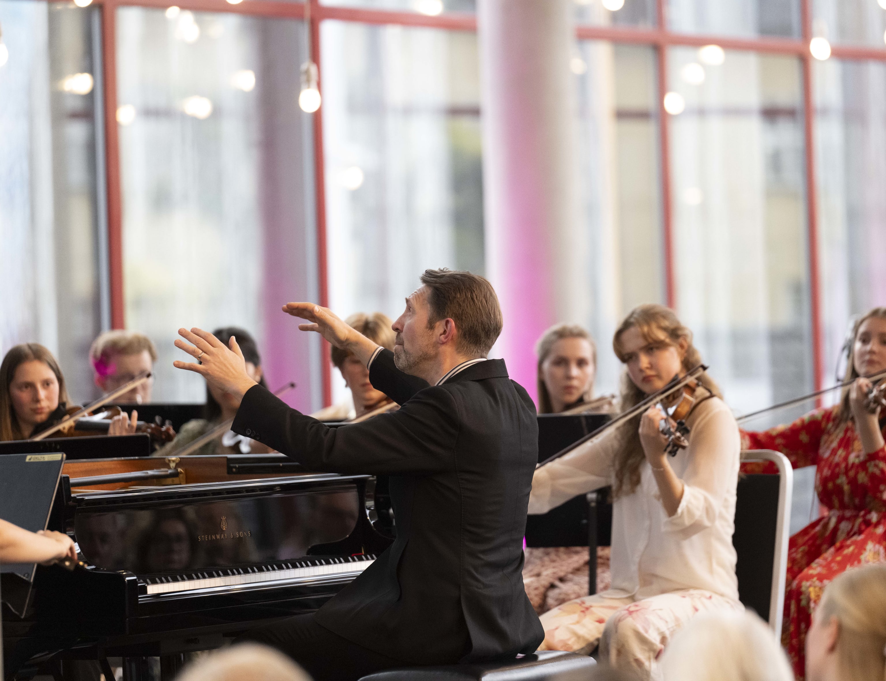 Camerata Bergen m Leif Ove Andsnes. Foto: Thor Brødreskift