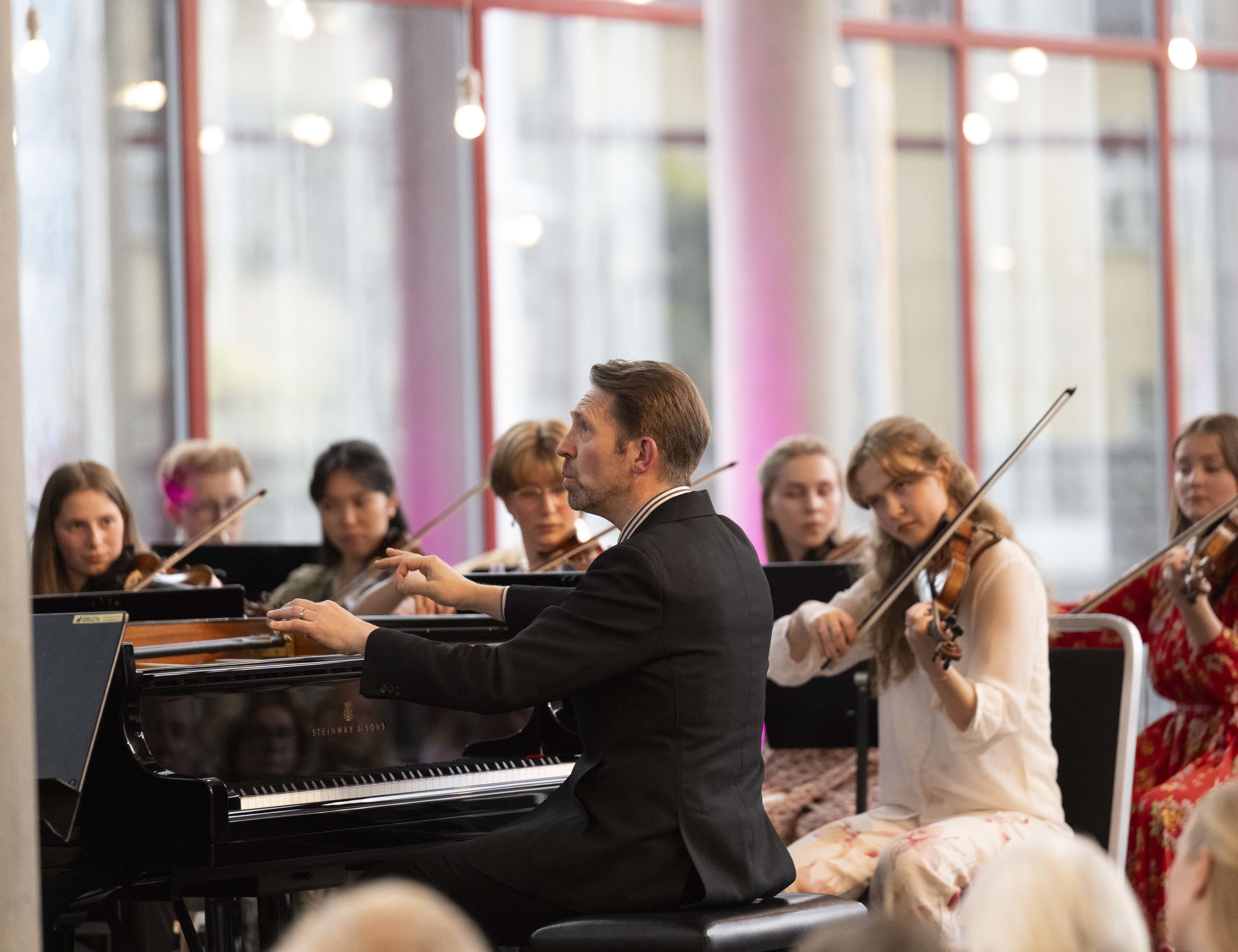 Camerata Bergen m Leif Ove Andsnes. Foto: Thor Brødreskift