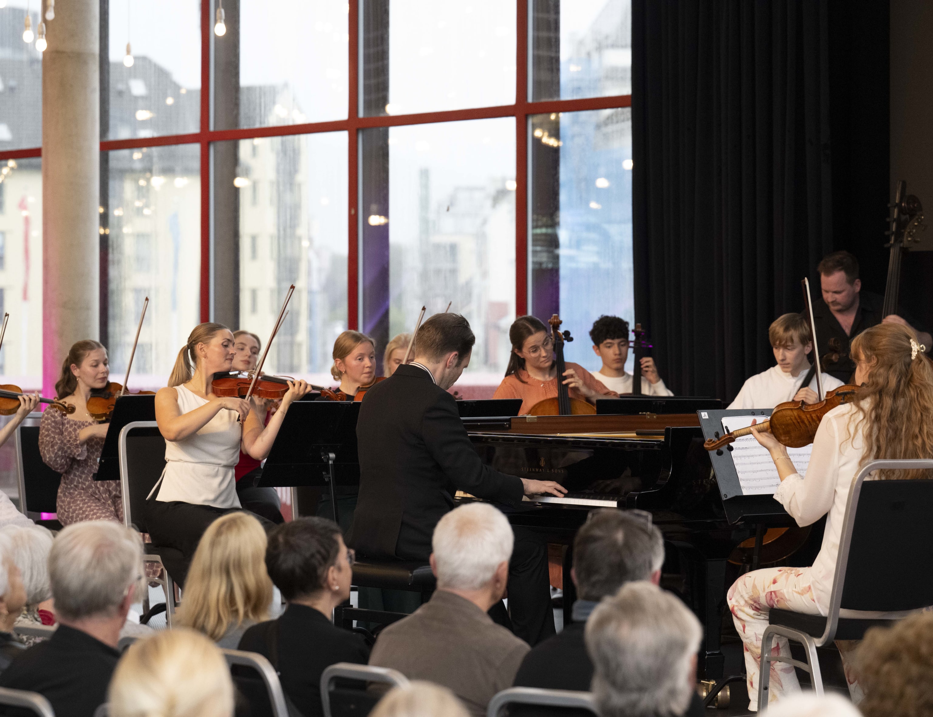 Camerata Bergen m Leif Ove Andsnes. Foto: Thor Brødreskift