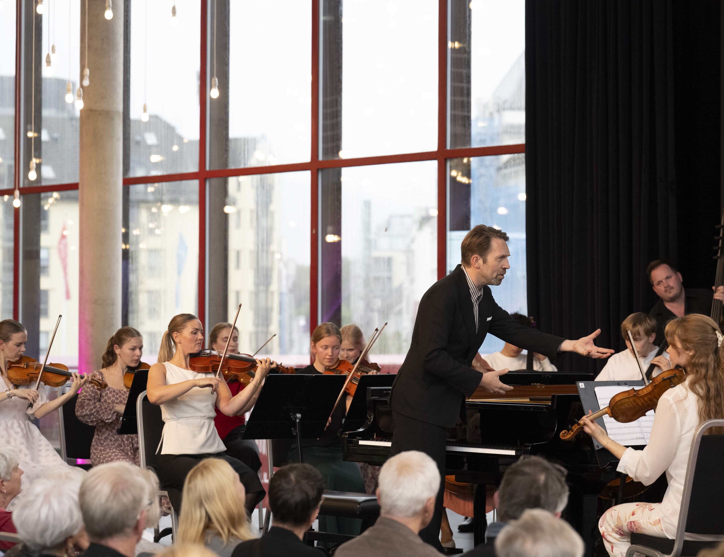 Camerata Bergen m Leif Ove Andsnes. Foto: Thor Brødreskift