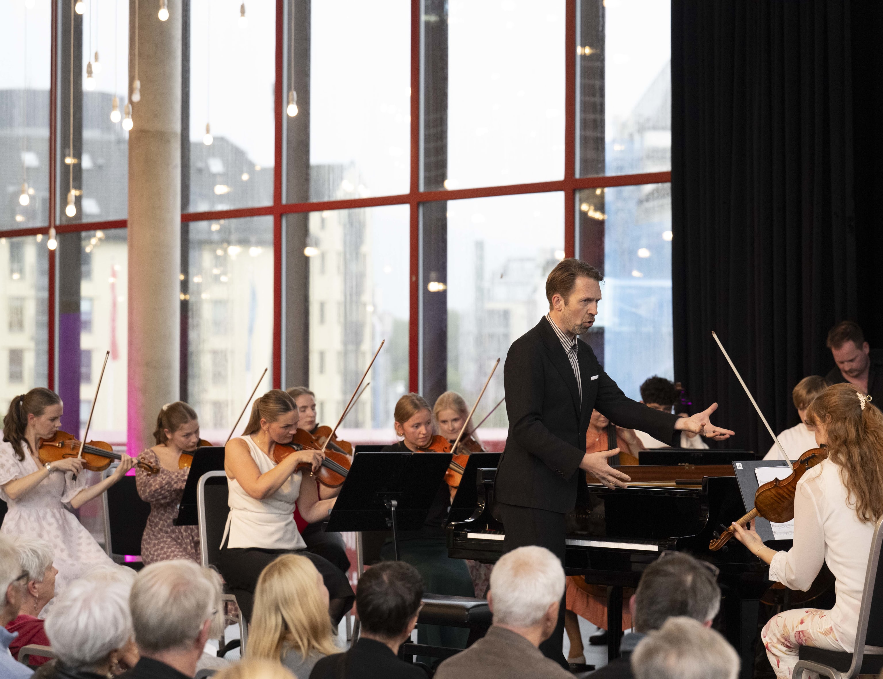 Camerata Bergen m Leif Ove Andsnes. Foto: Thor Brødreskift