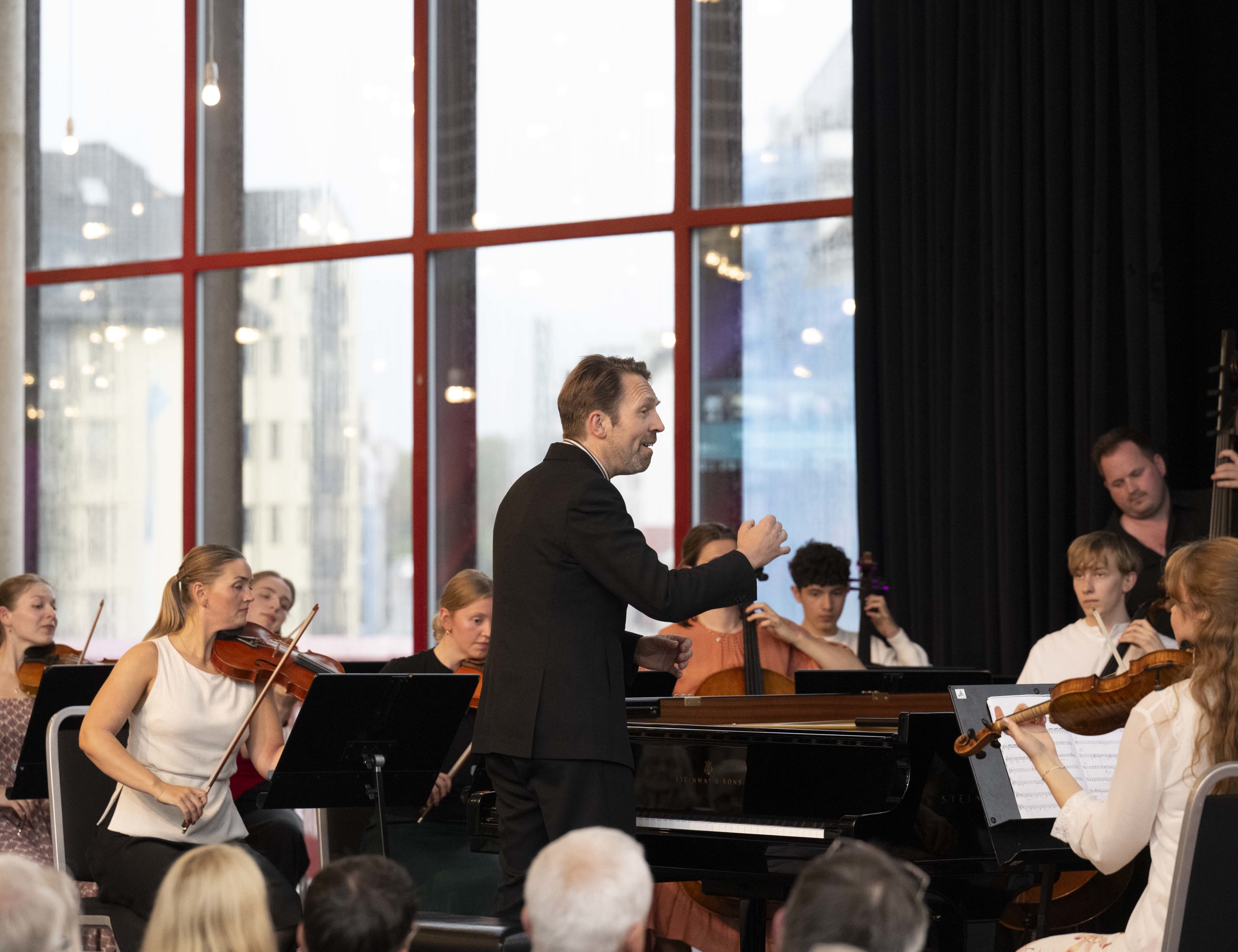 Camerata Bergen m Leif Ove Andsnes. Foto: Thor Brødreskift