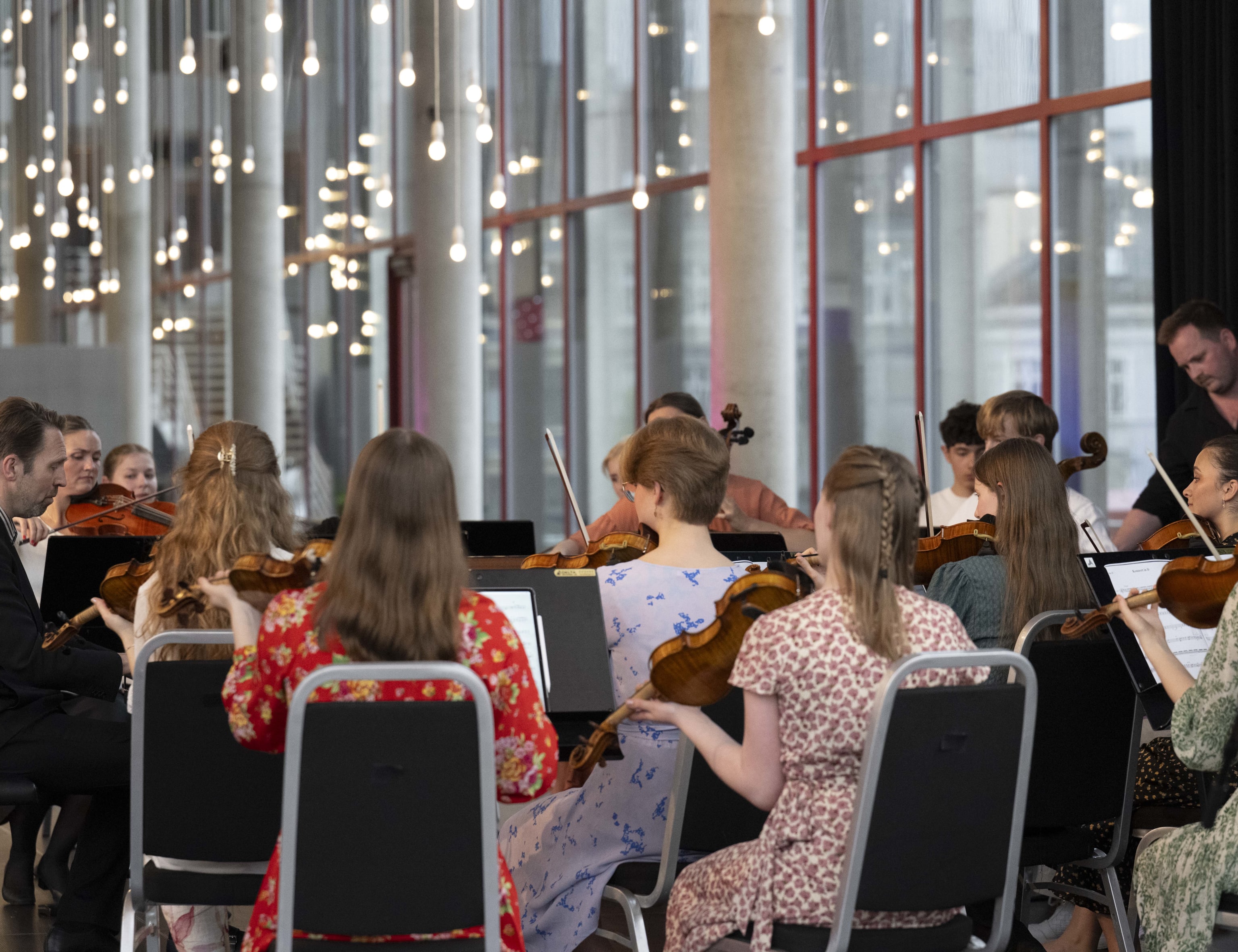 Camerata Bergen m Leif Ove Andsnes. Foto: Thor Brødreskift