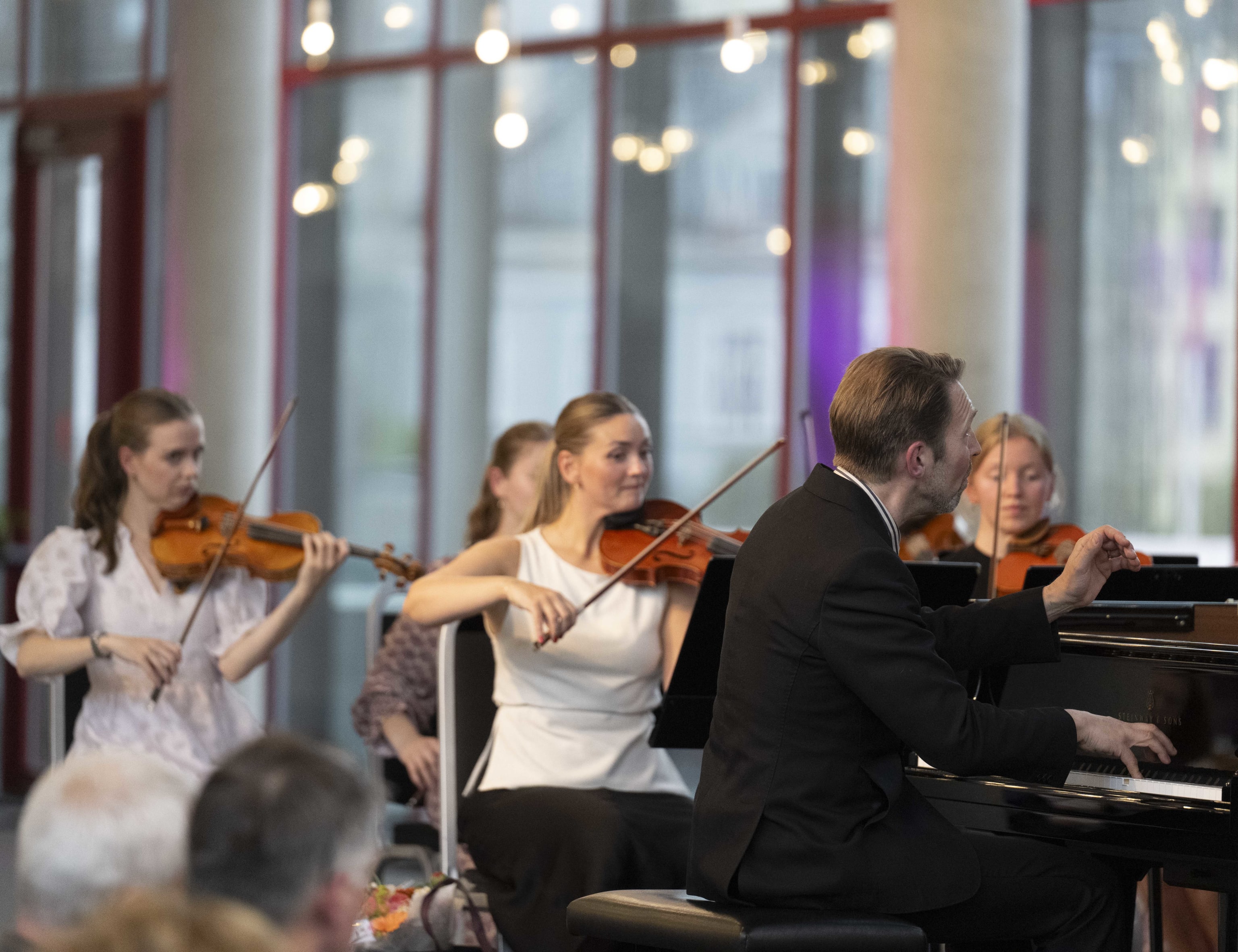 Camerata Bergen m Leif Ove Andsnes. Foto: Thor Brødreskift