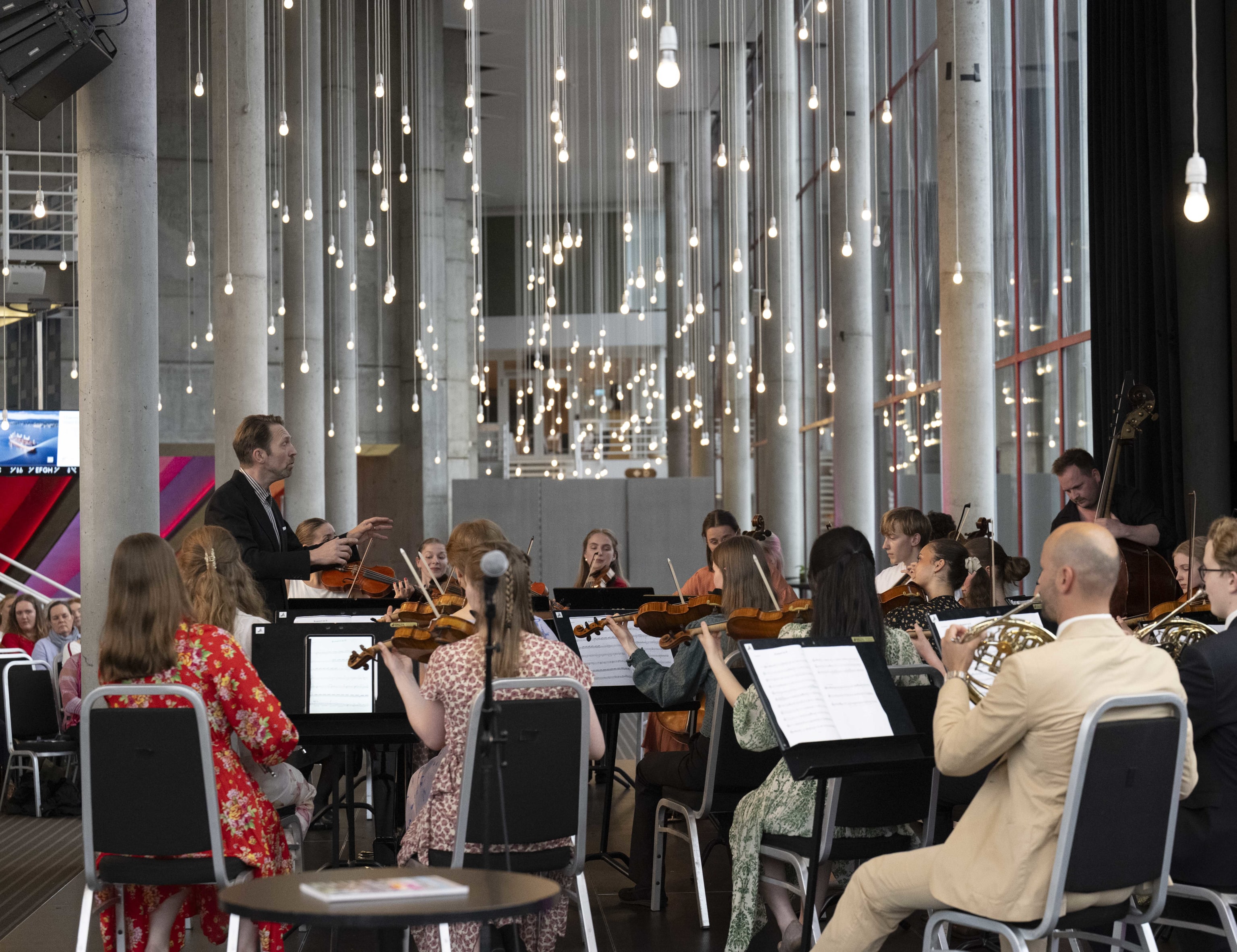 Camerata Bergen m Leif Ove Andsnes. Foto: Thor Brødreskift