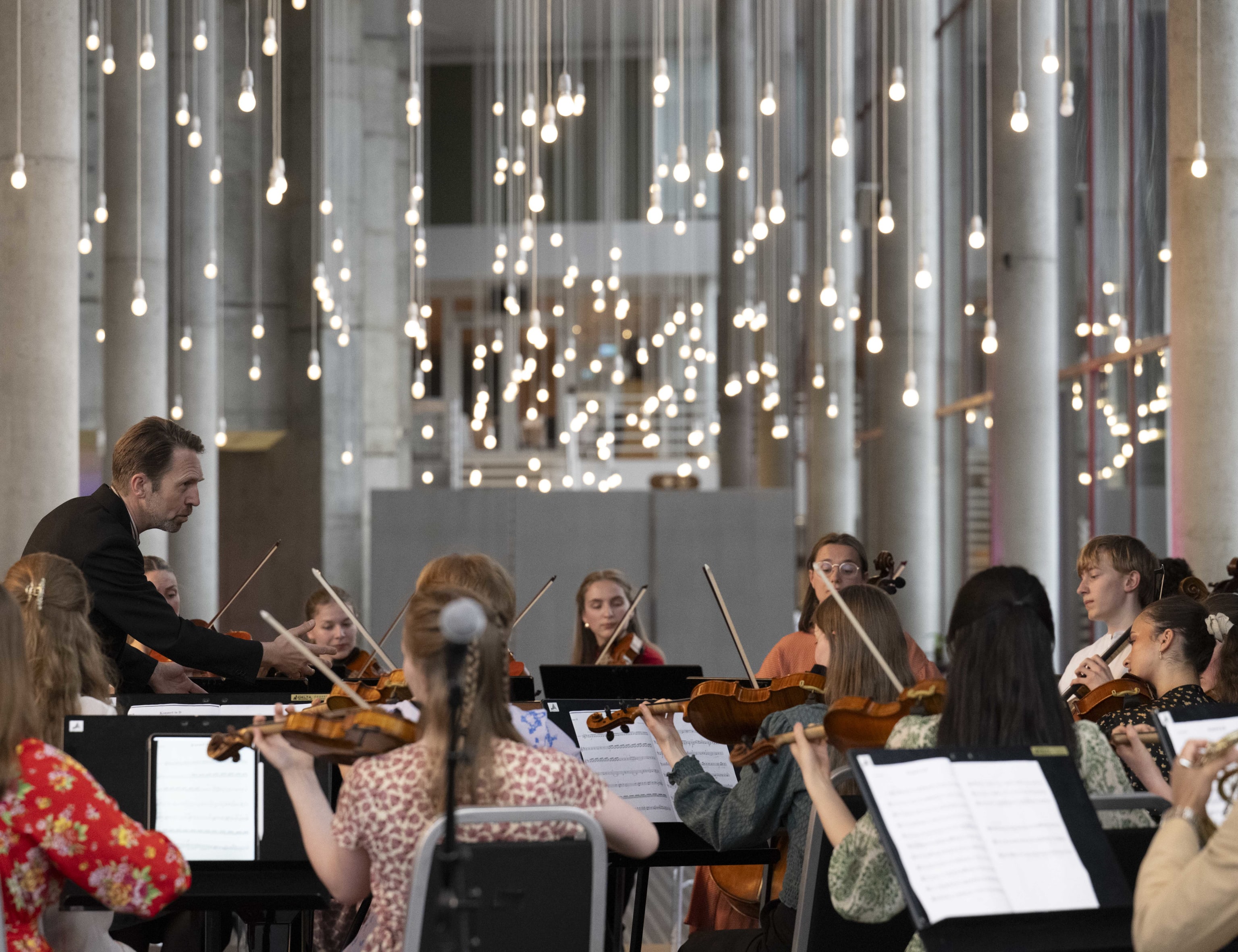 Camerata Bergen m Leif Ove Andsnes. Foto: Thor Brødreskift