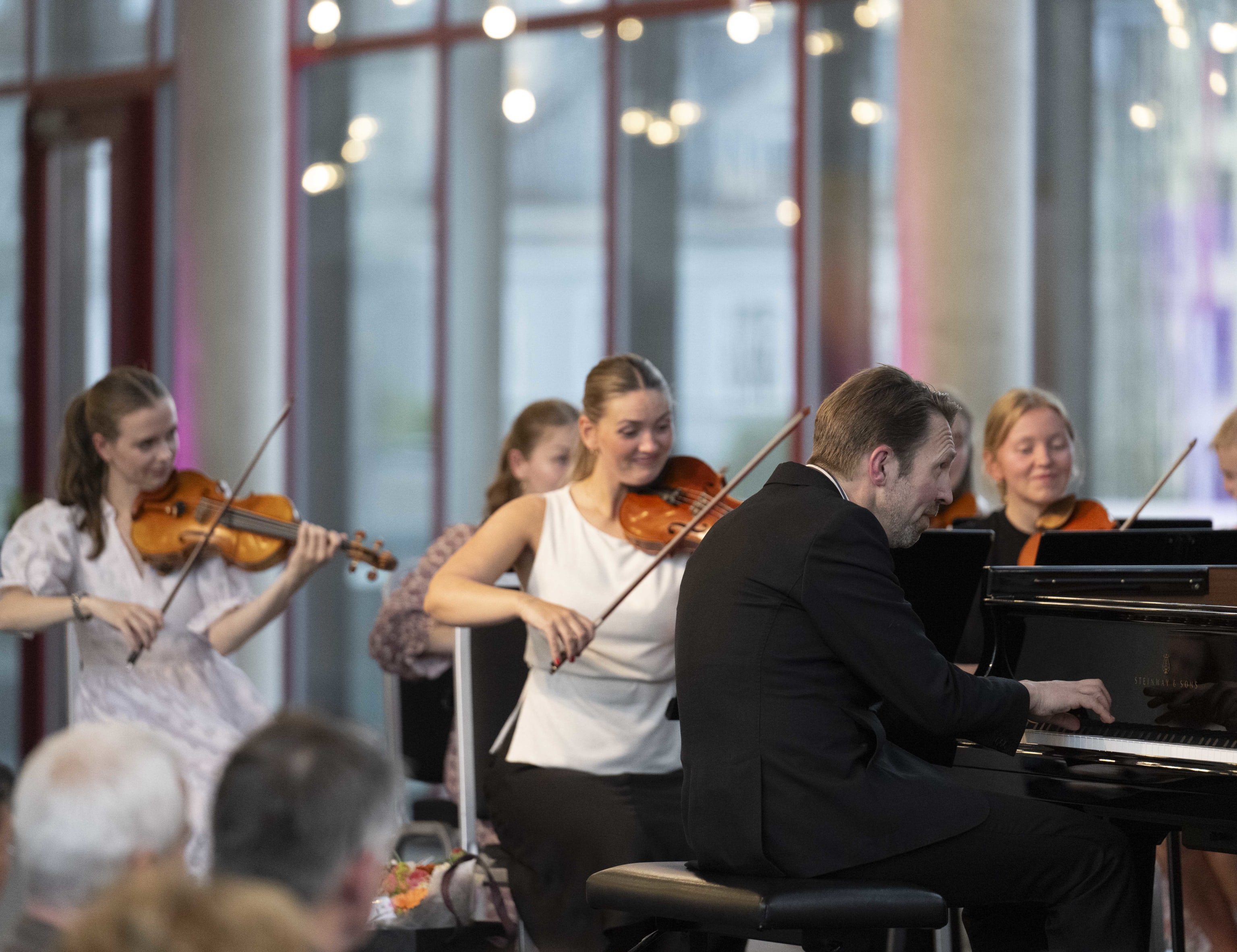 Camerata Bergen m Leif Ove Andsnes. Foto: Thor Brødreskift