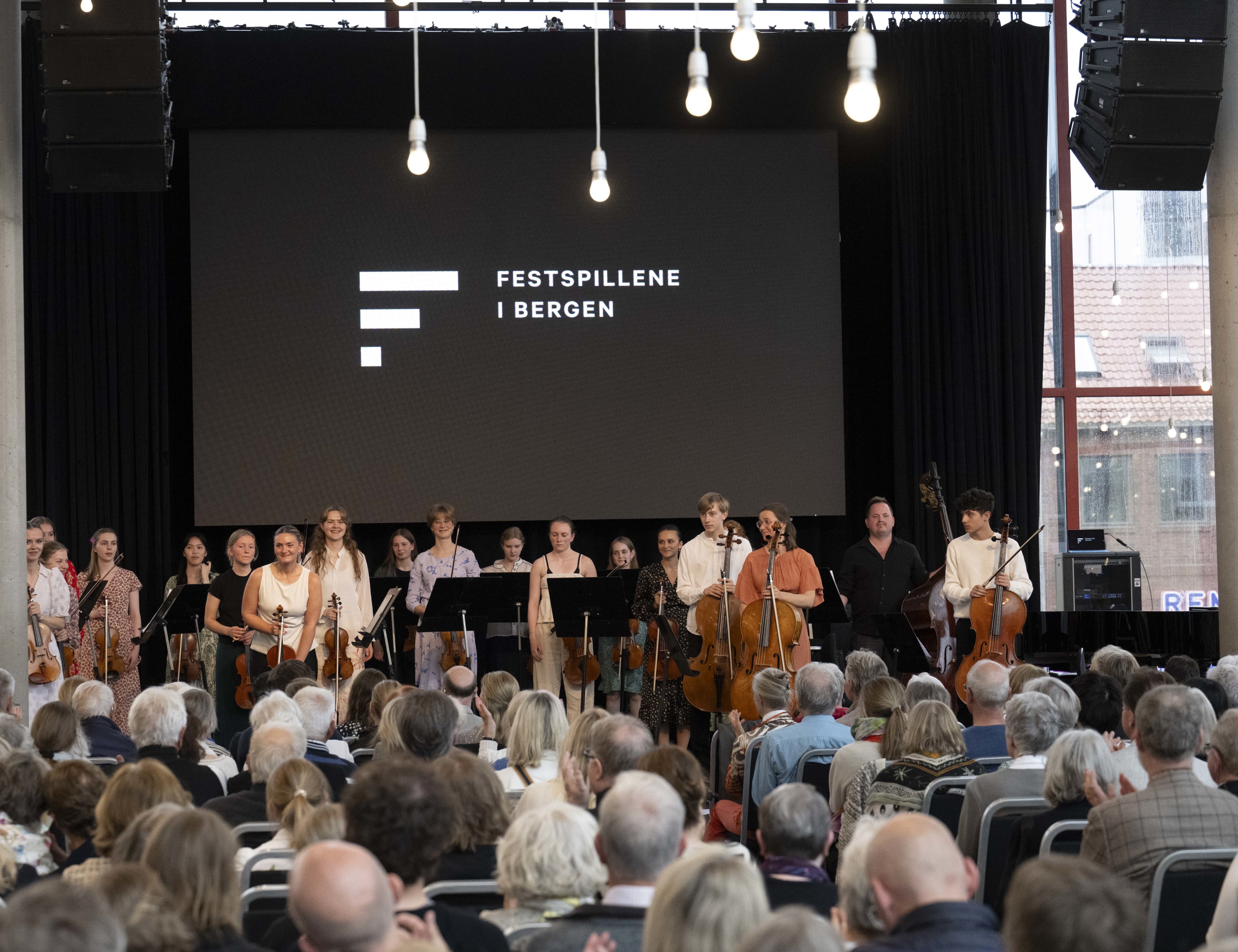 Camerata Bergen m Leif Ove Andsnes. Foto: Thor Brødreskift