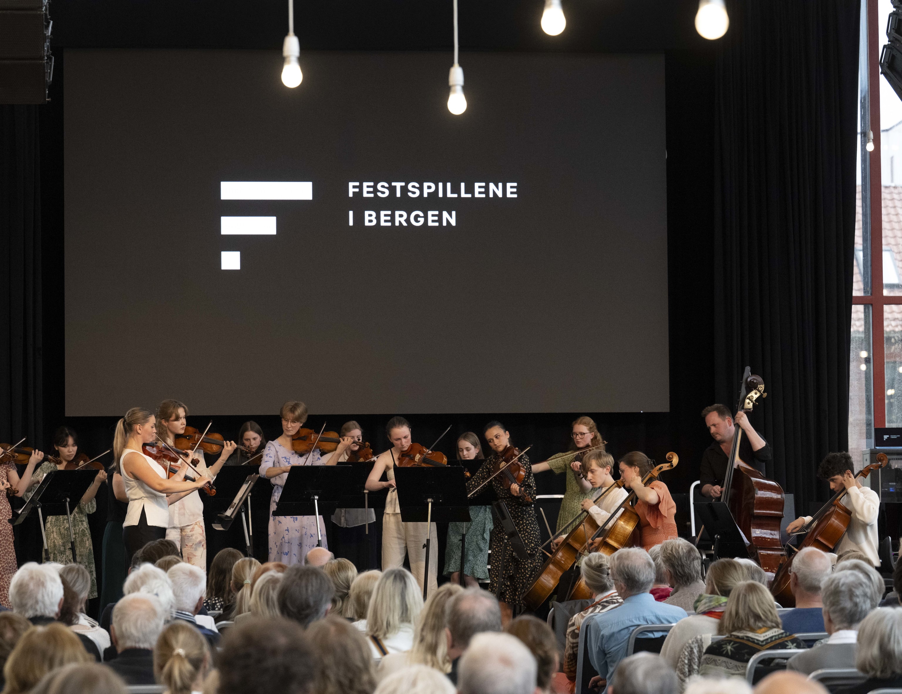 Camerata Bergen m Leif Ove Andsnes. Foto: Thor Brødreskift