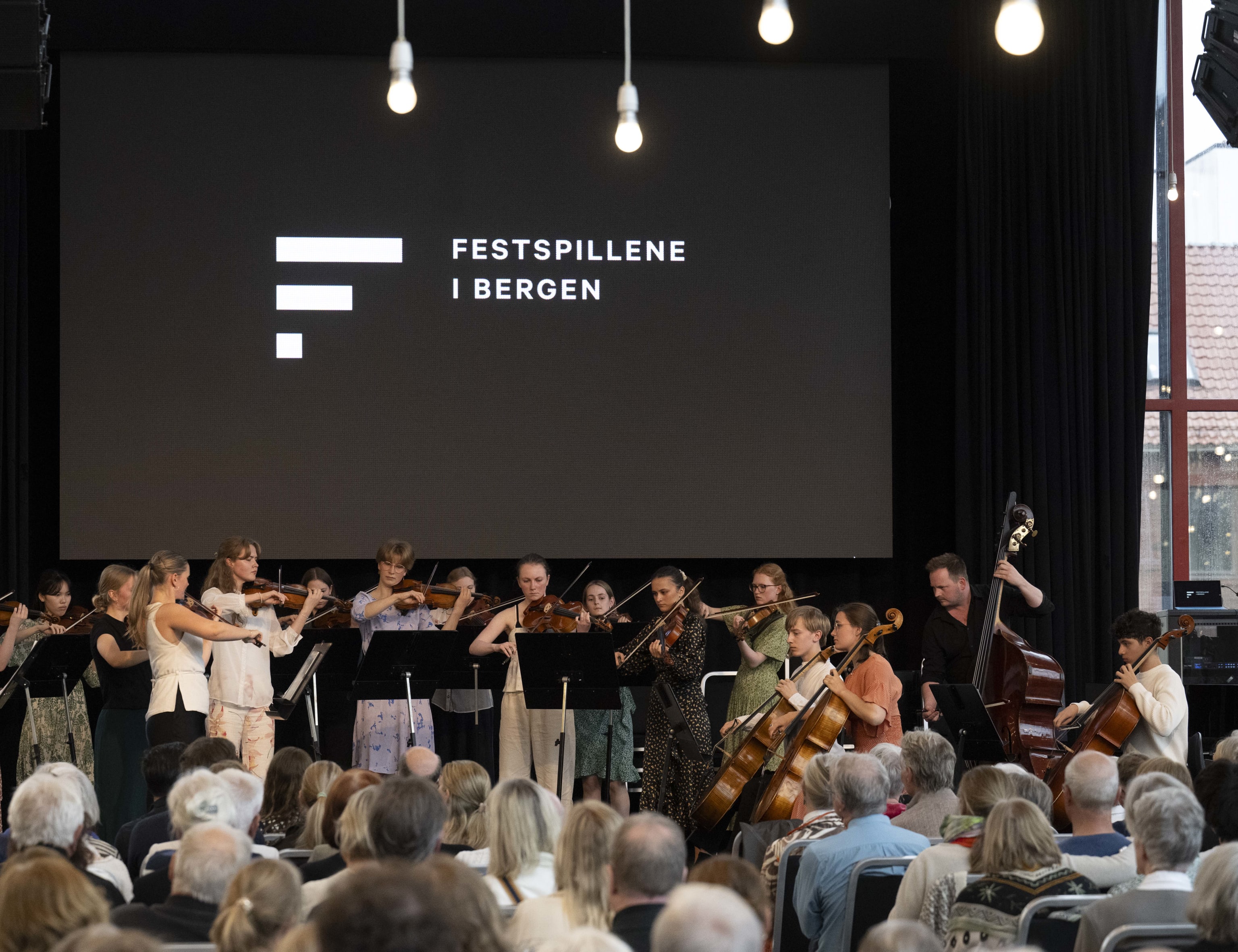 Camerata Bergen m Leif Ove Andsnes. Foto: Thor Brødreskift