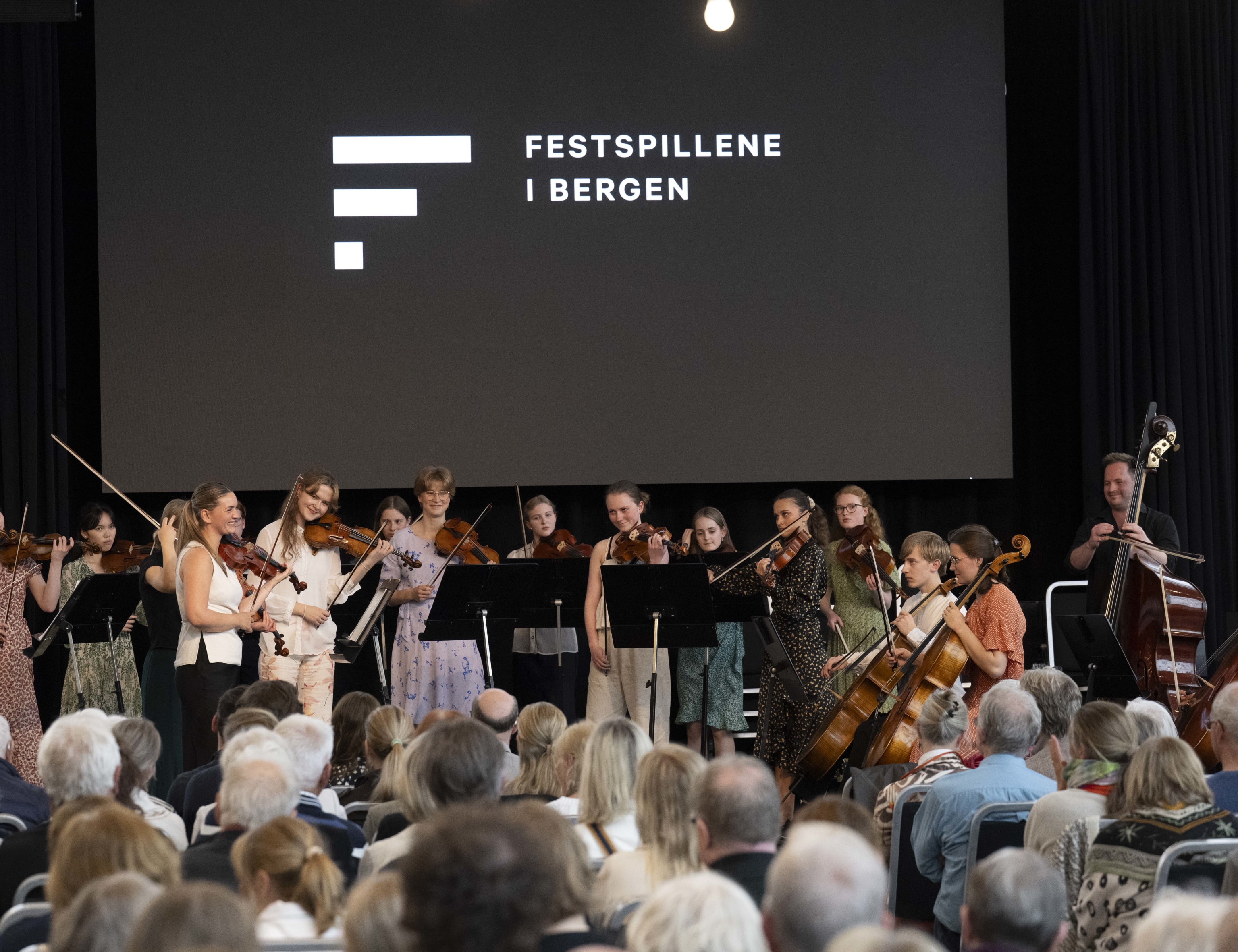Camerata Bergen m Leif Ove Andsnes. Foto: Thor Brødreskift