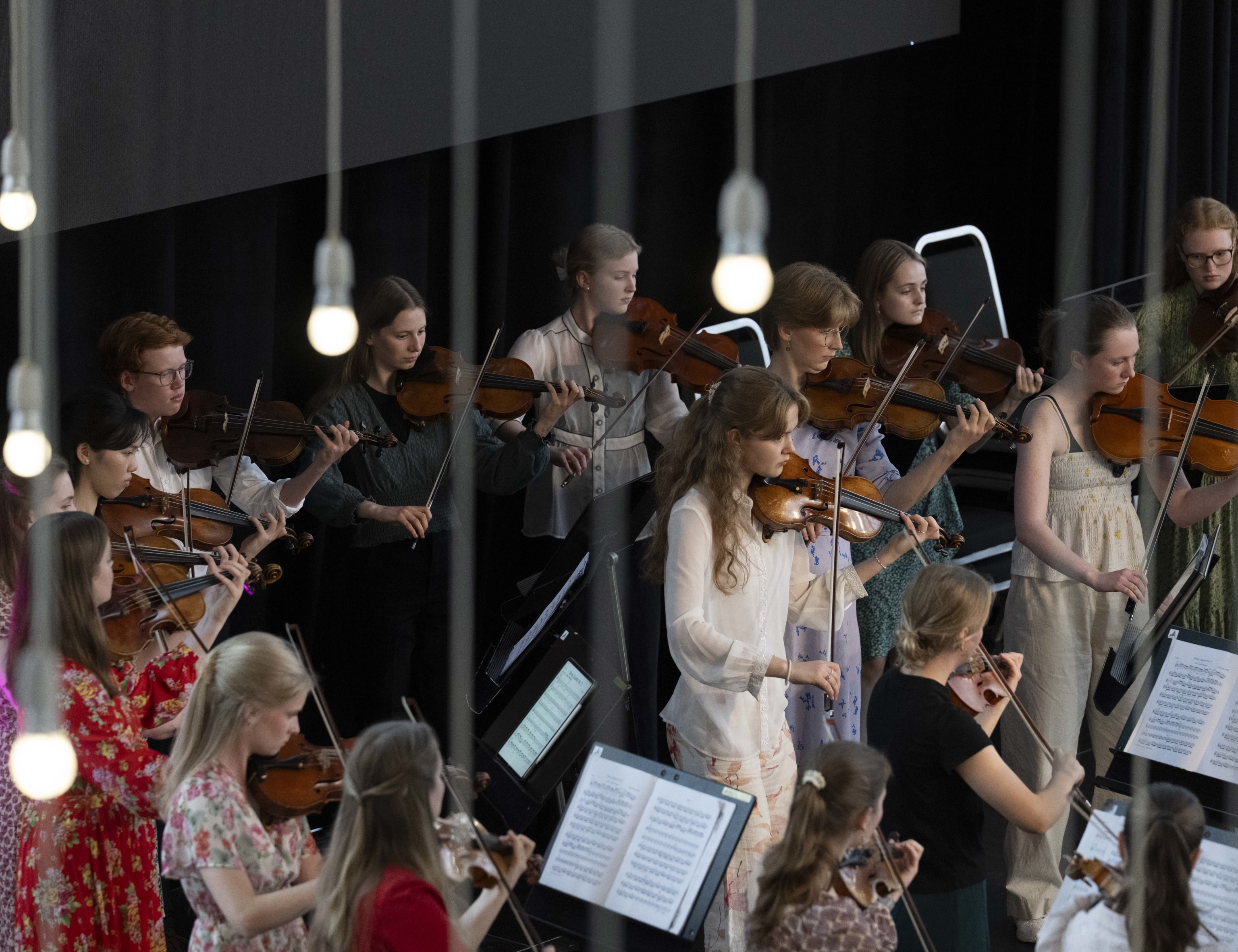 Camerata Bergen m Leif Ove Andsnes. Foto: Thor Brødreskift