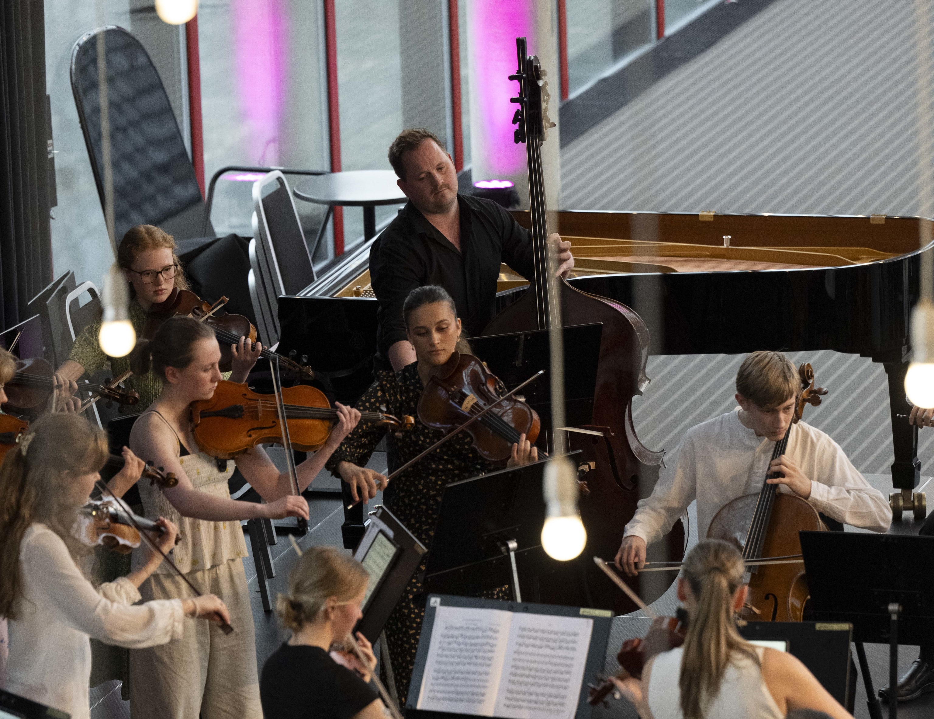 Camerata Bergen m Leif Ove Andsnes. Foto: Thor Brødreskift