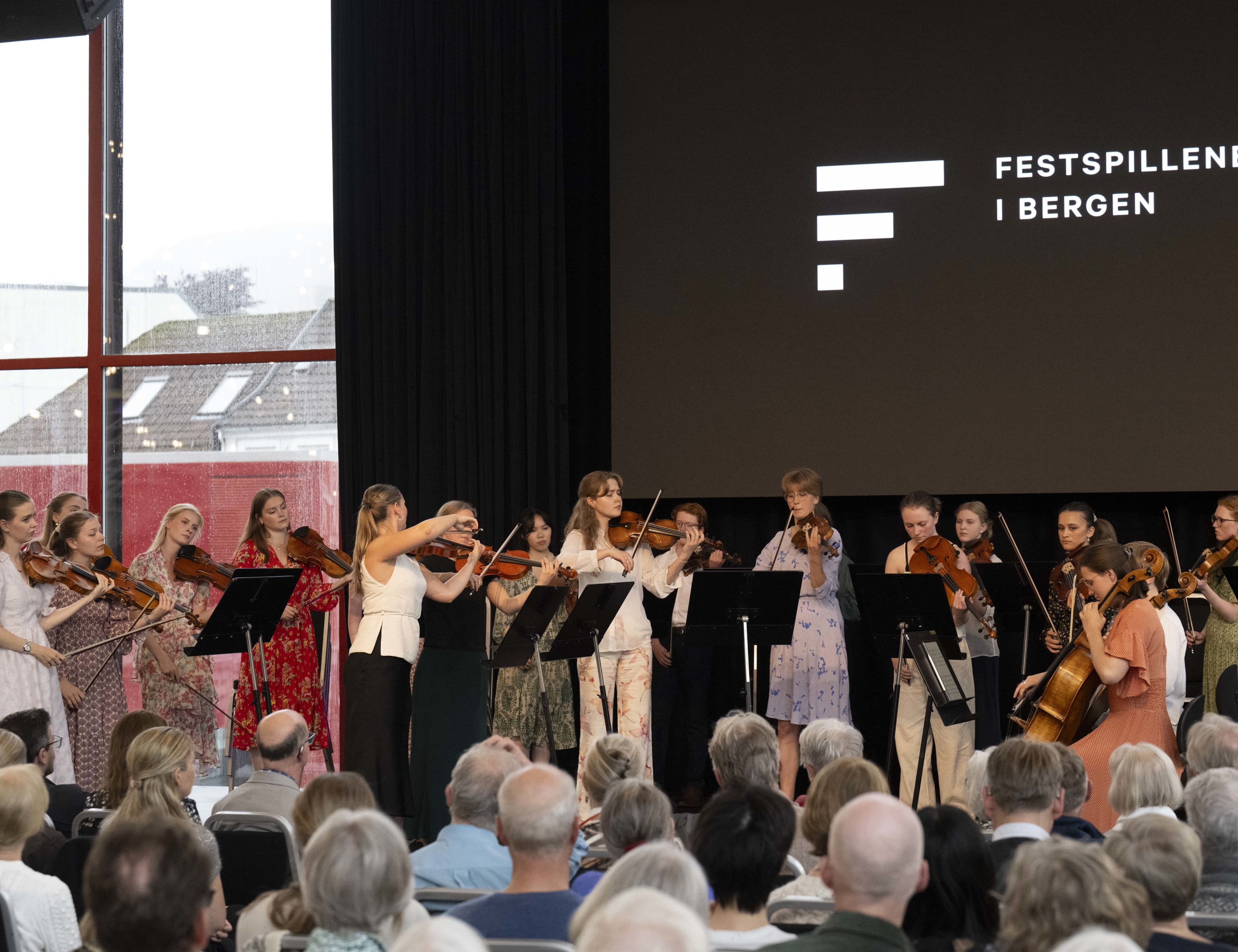 Camerata Bergen m Leif Ove Andsnes. Foto: Thor Brødreskift