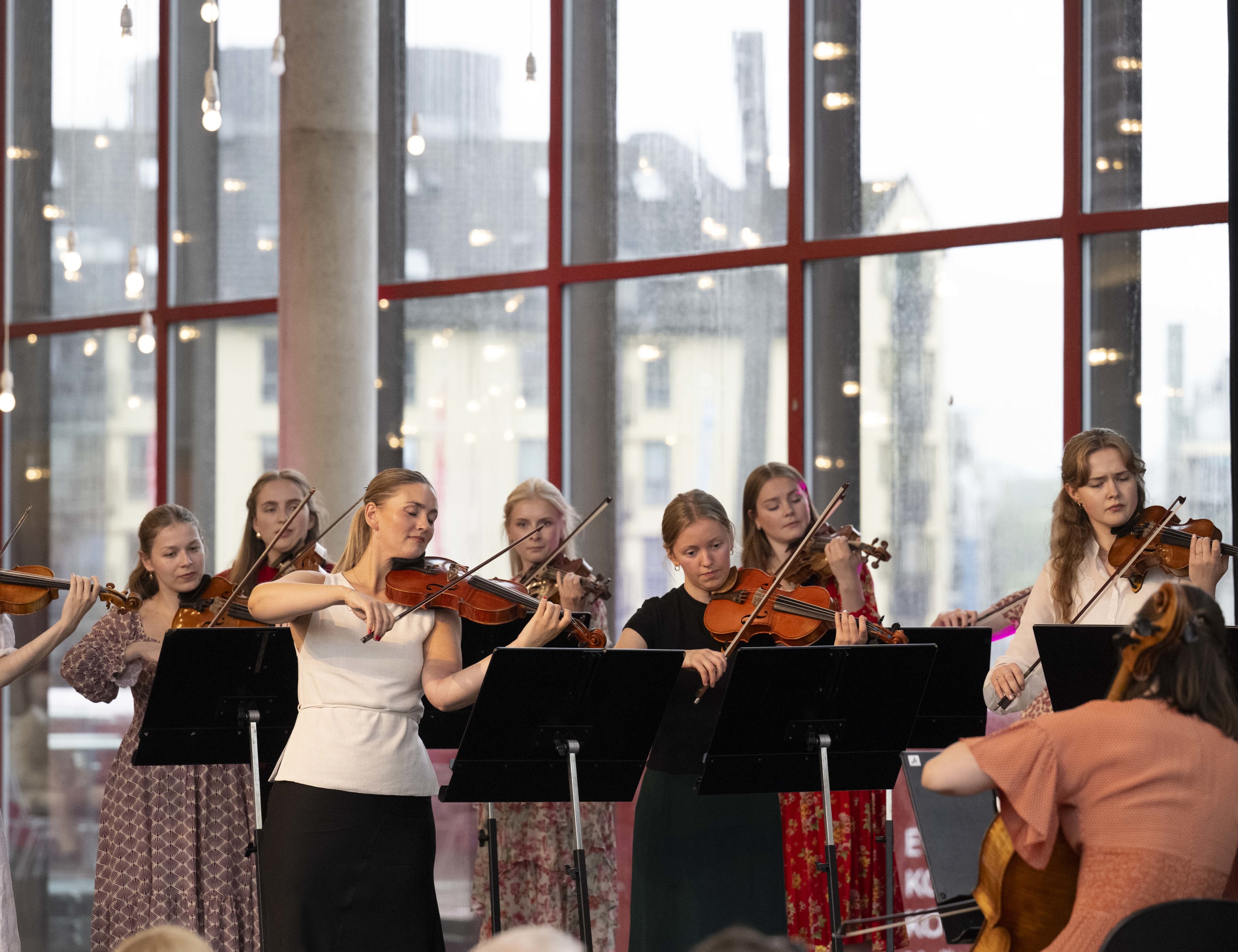 Camerata Bergen m Leif Ove Andsnes. Foto: Thor Brødreskift
