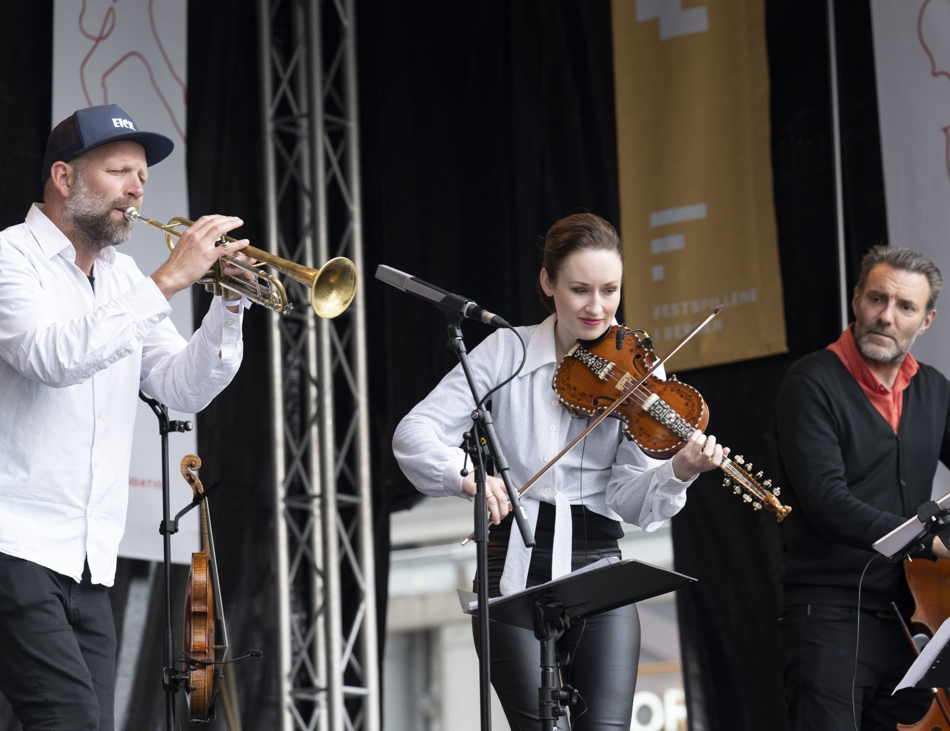 Ragnhild Hemsing, Mathias Eick & Mats Eilertsen. Foto: Thor Brødreskift