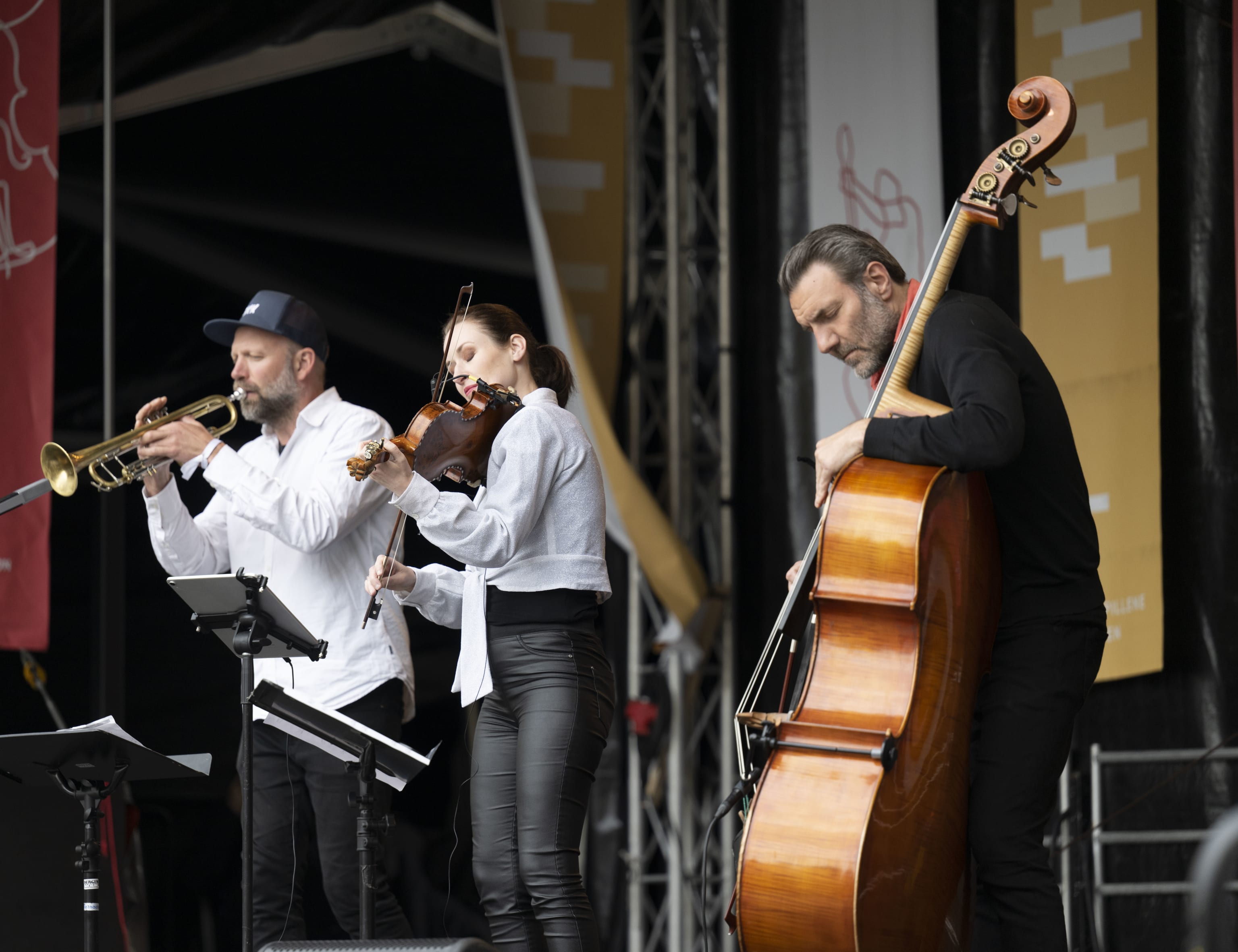 Ragnhild Hemsing, Mathias Eick & Mats Eilertsen. Foto: Thor Brødreskift